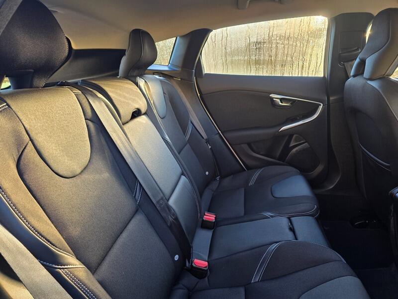 2019 Volvo V40 2.0 T2 R-Design Edition Euro 6 (s/s) 5dr • 129,000 miles image 31