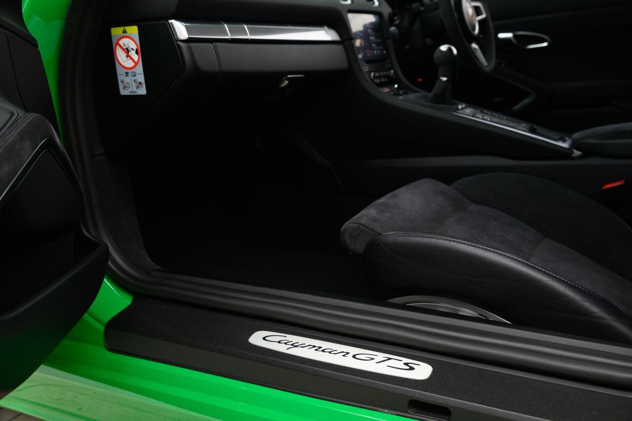Porsche Cayman view 36