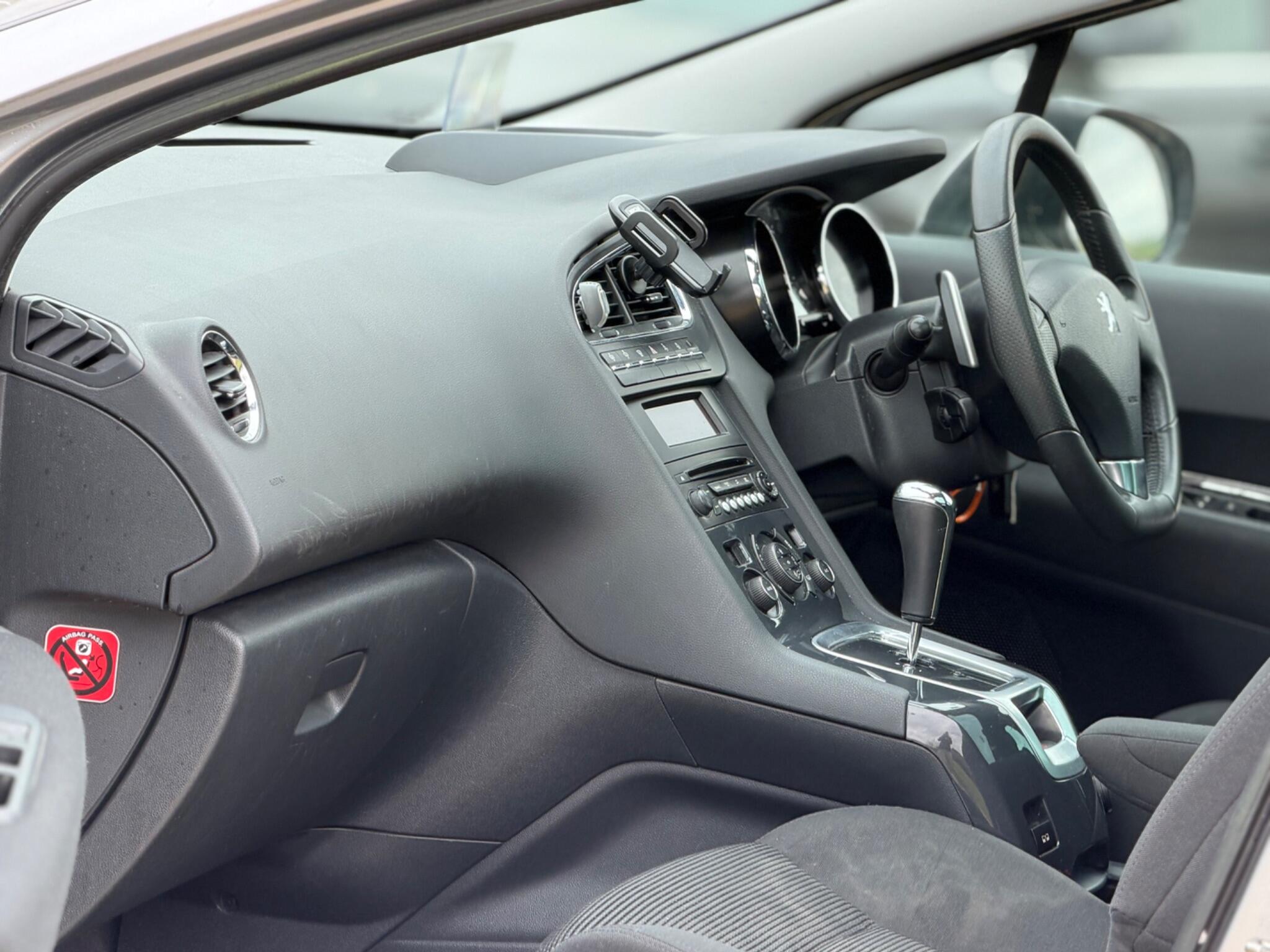 2013 Peugeot 5008 1.6 e-HDi Allure EGC Euro 5 (s/s) 5dr image 16