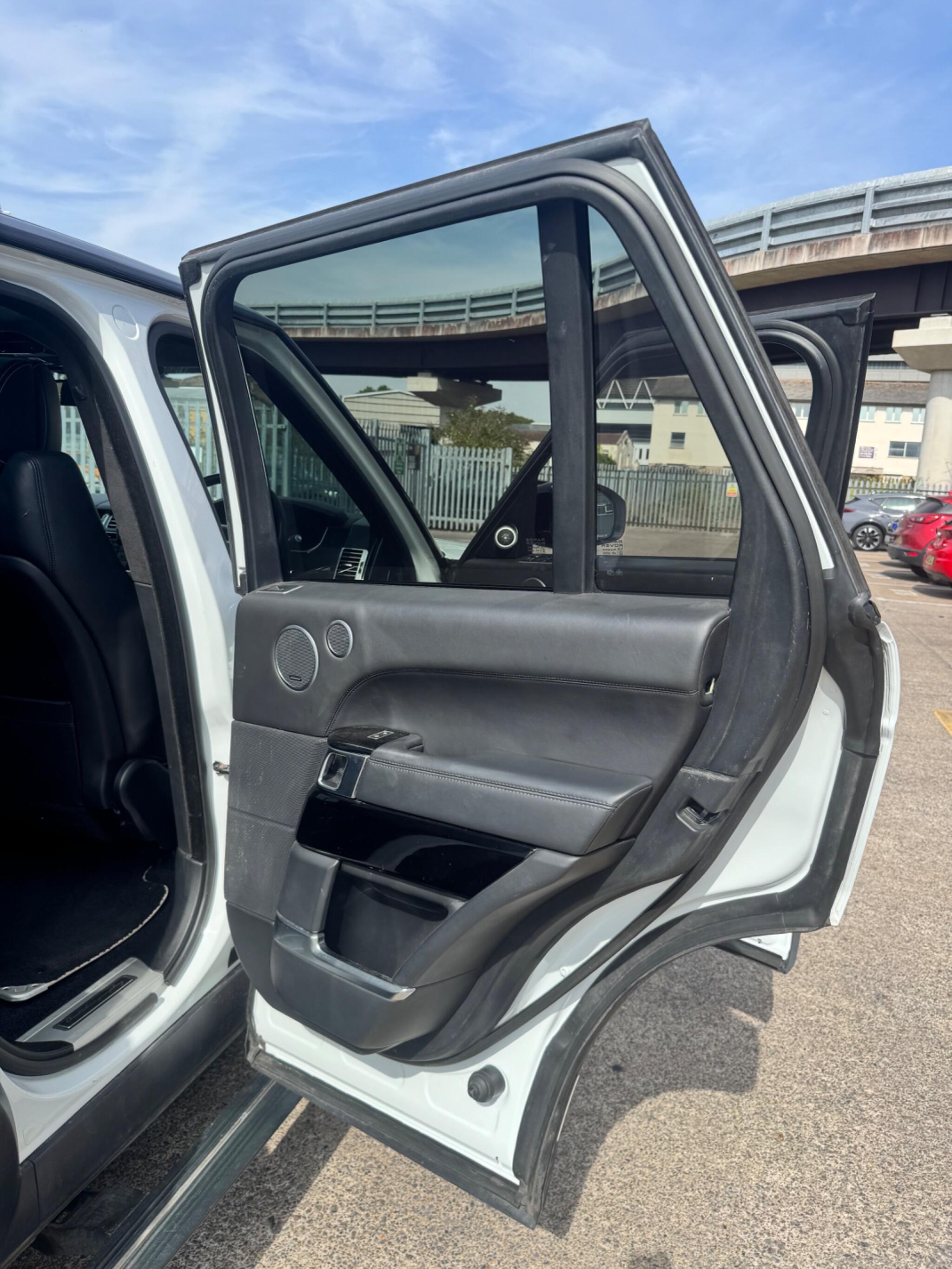 Land Rover Range Rover view 35