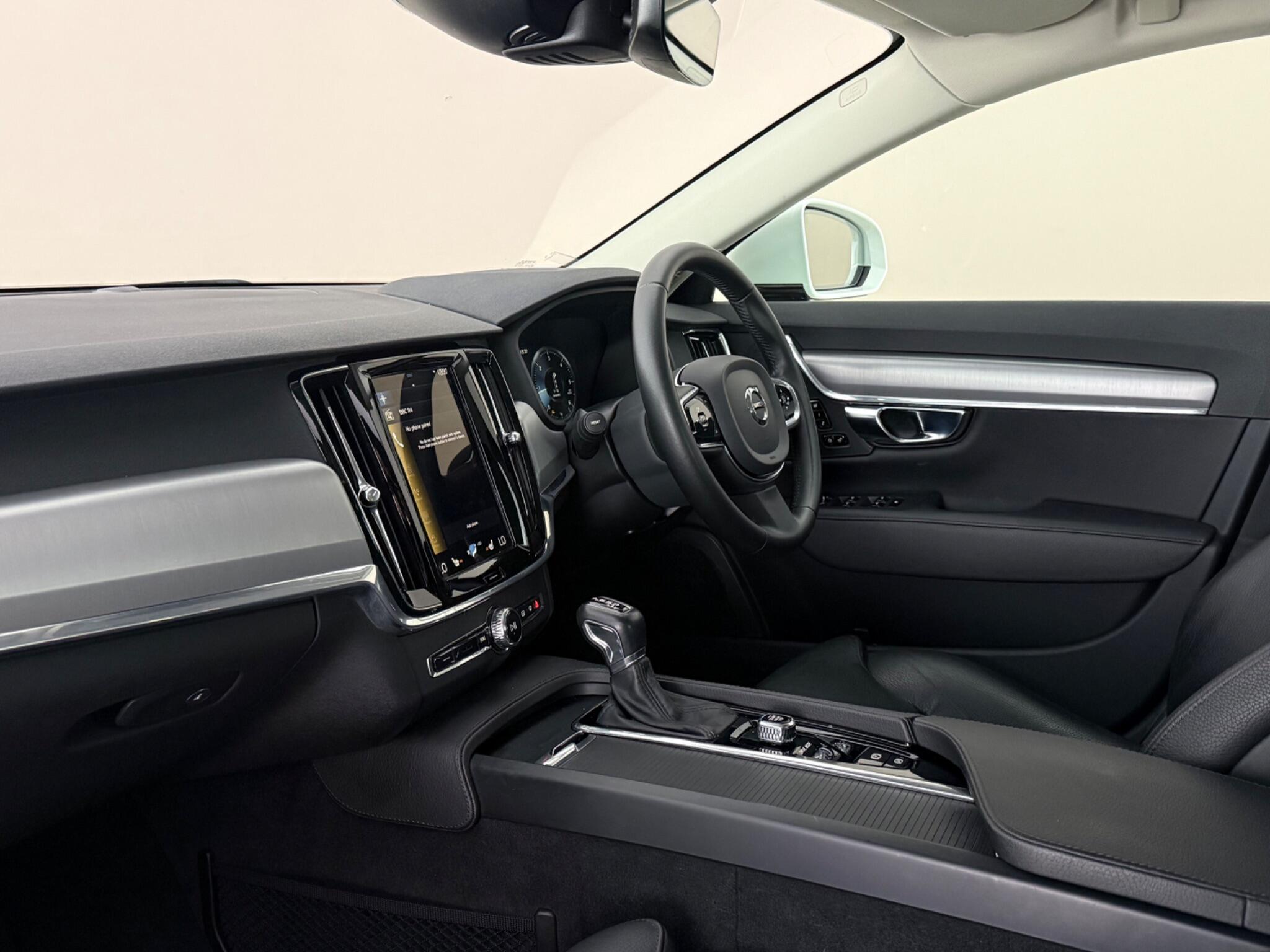 Volvo S90 view 4