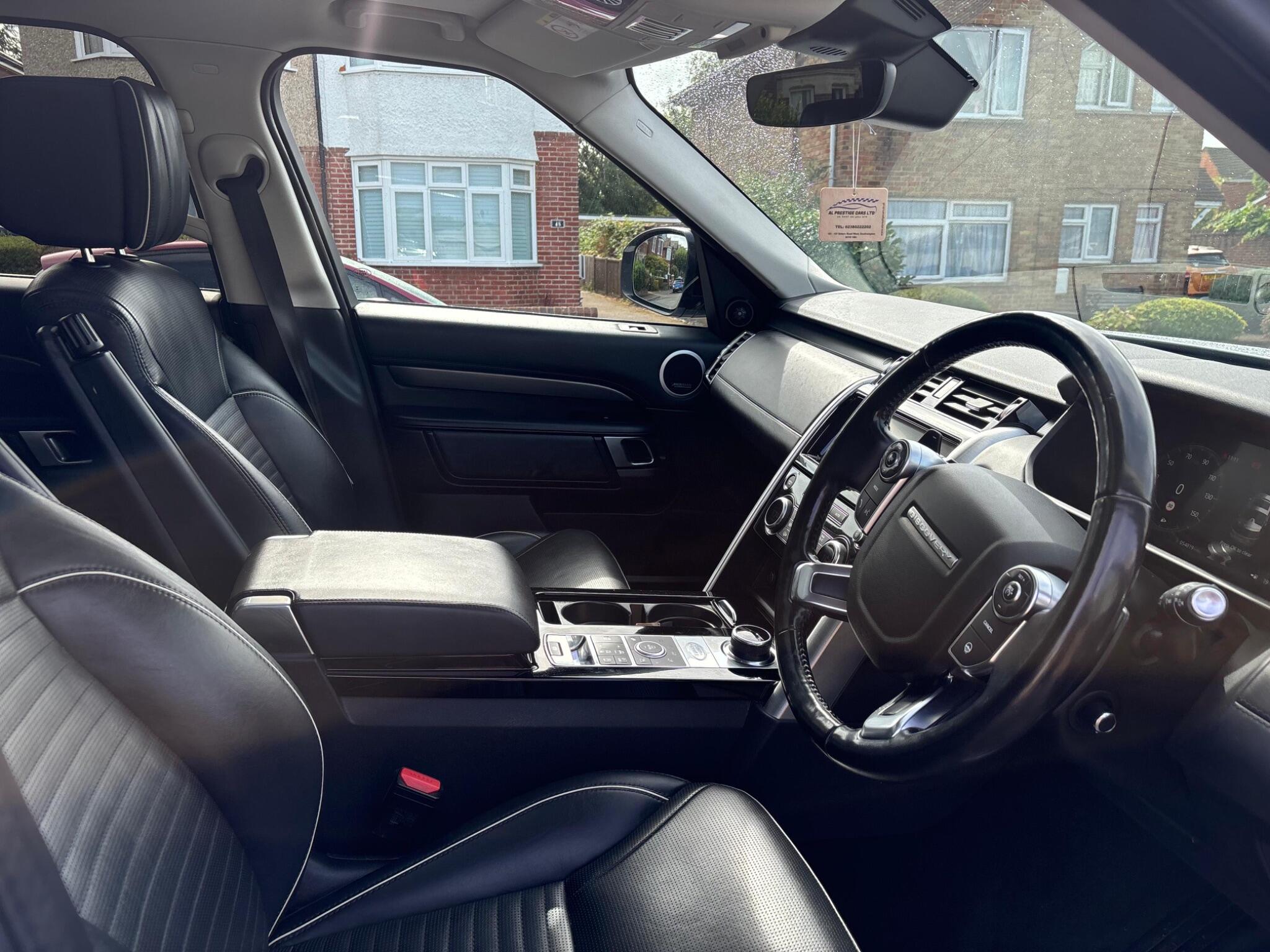 Land Rover Discovery 3 view 9