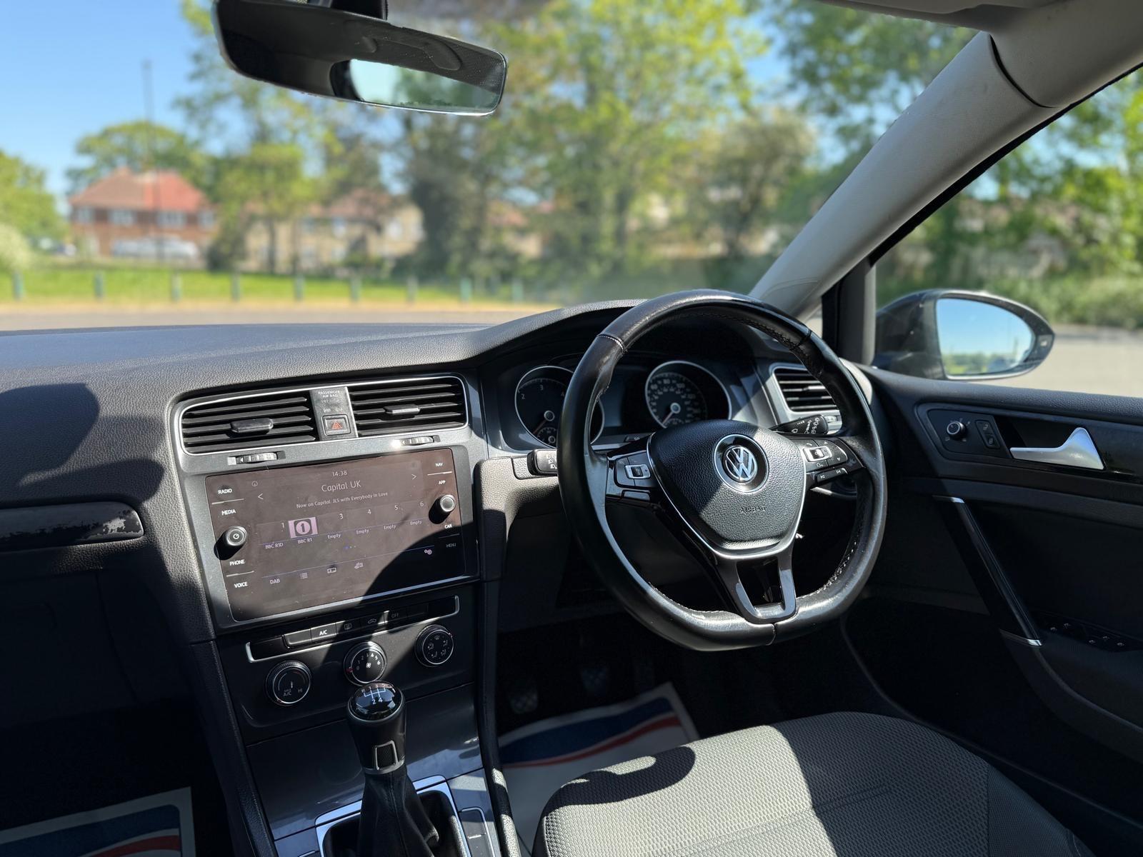 Volkswagen Golf view 24