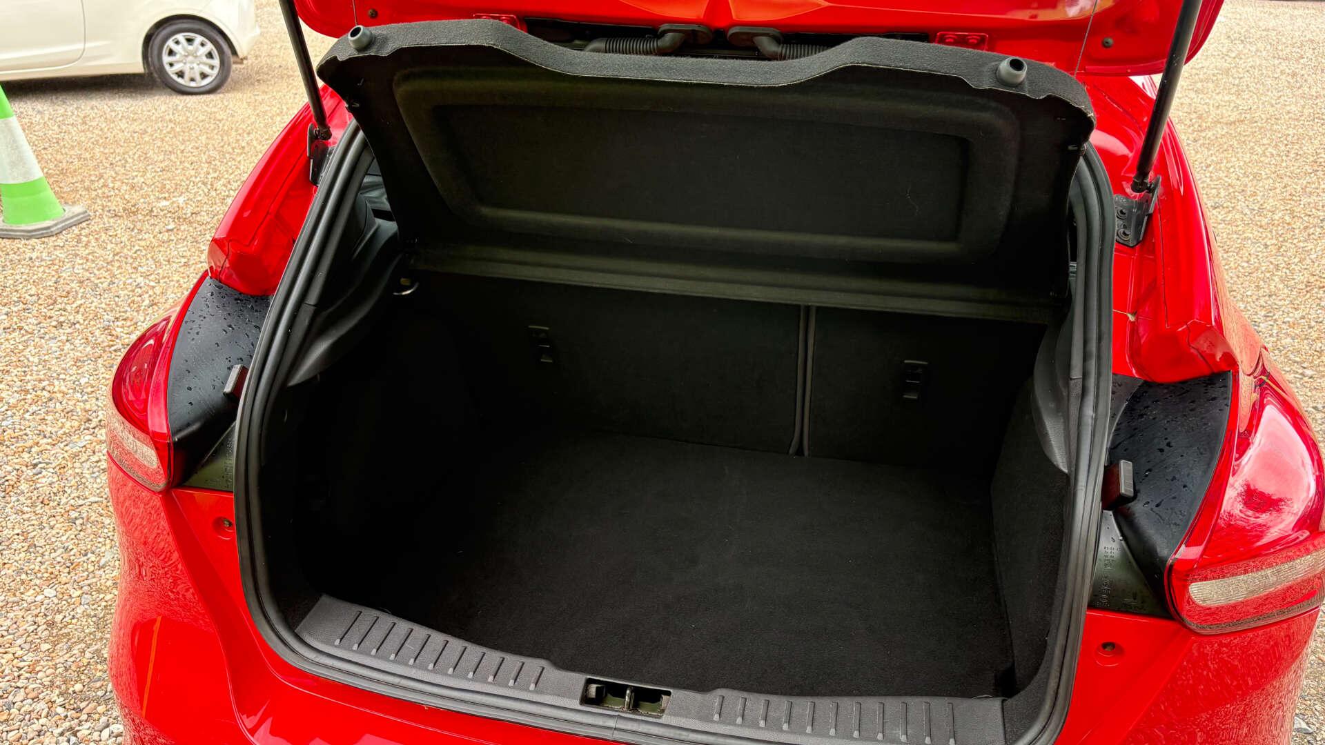 Ford Focus view 47