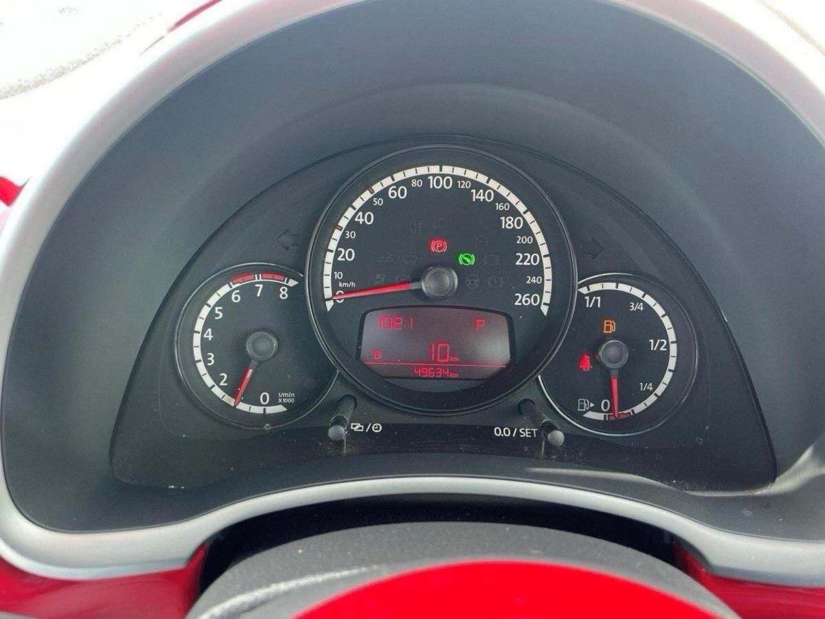 Volkswagen Beetle view 18