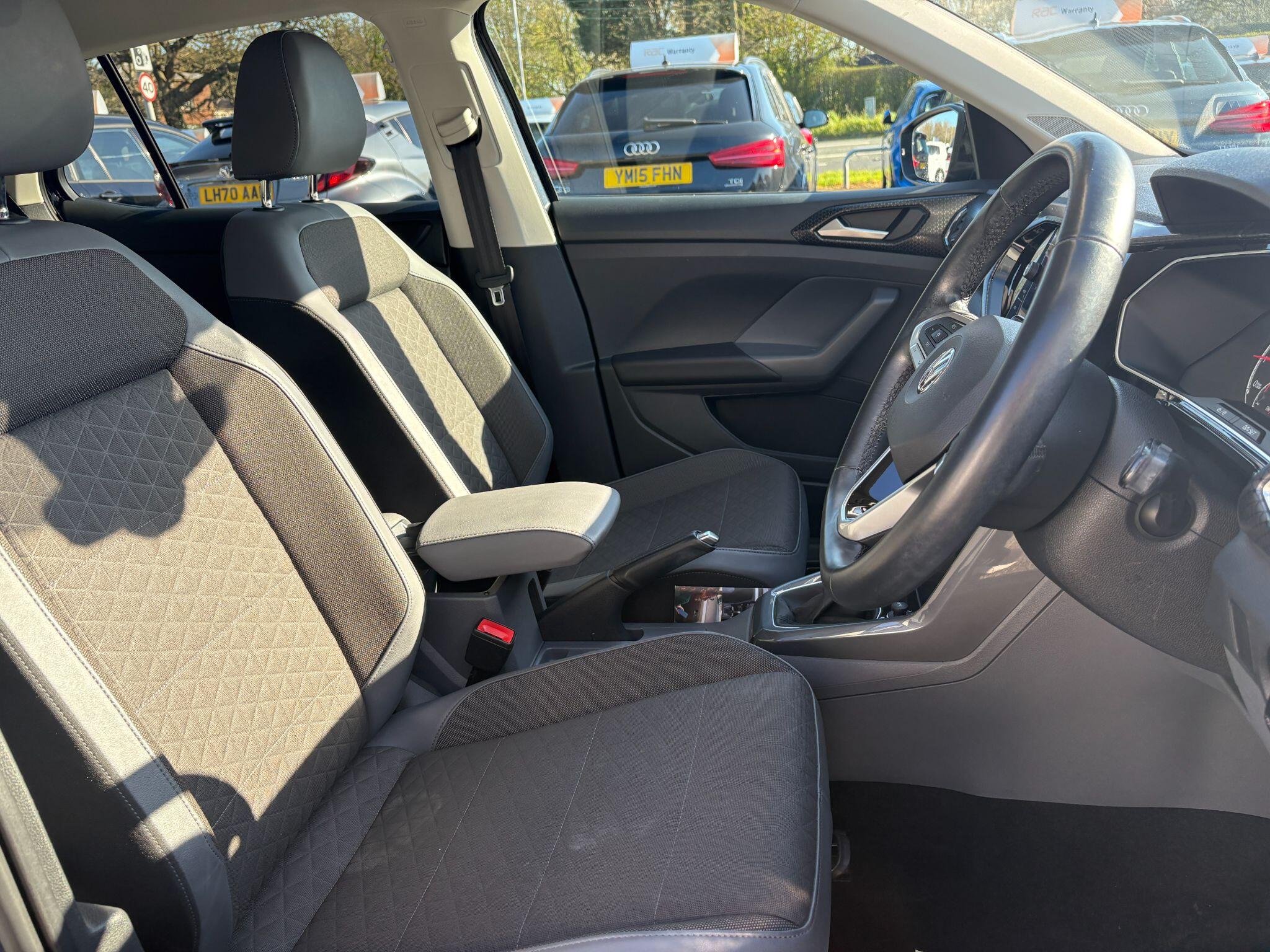Volkswagen T-Cross view 24