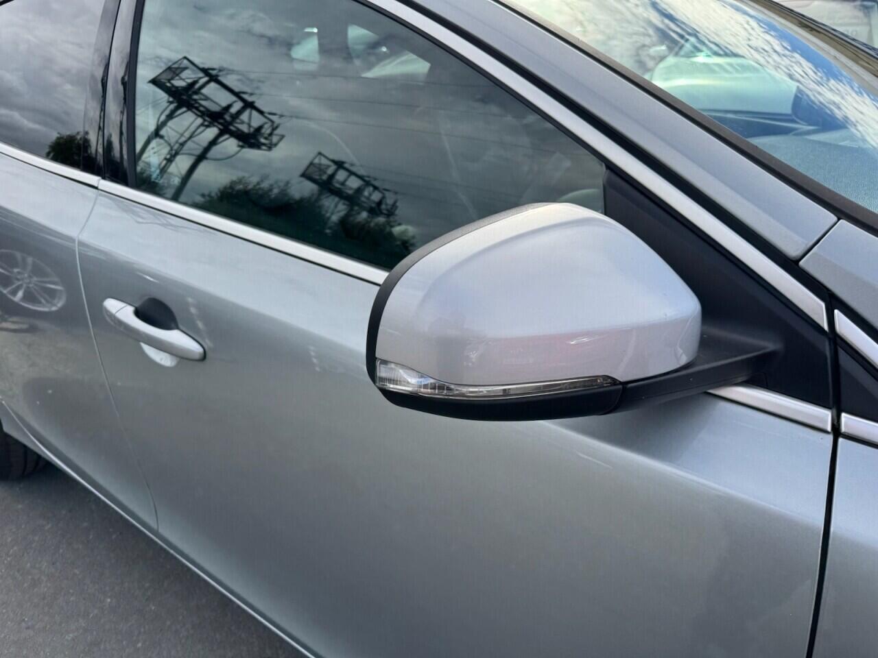 Volvo V40 view 34