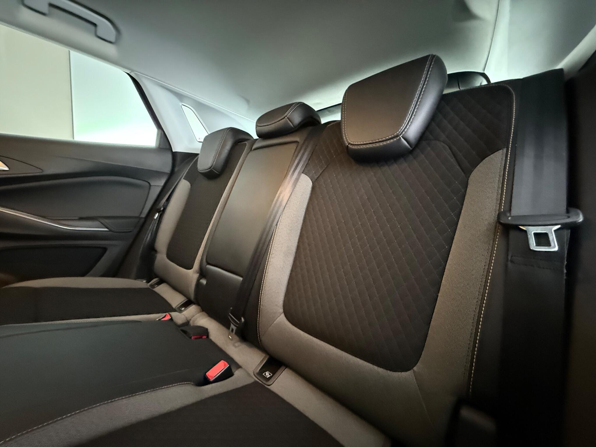 Vauxhall Grandland X view 31