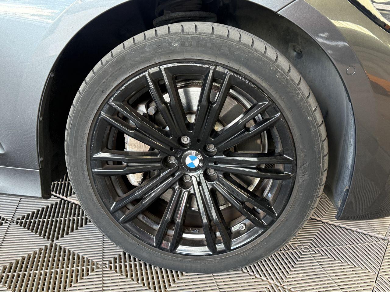 BMW 3 Series view 18