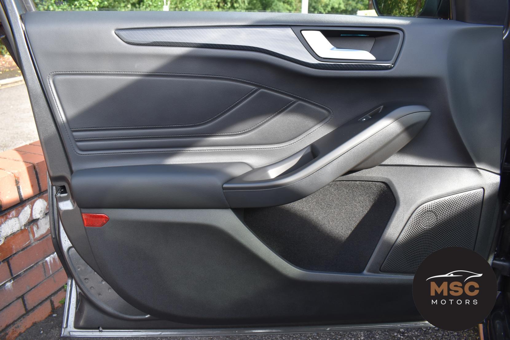 Ford Focus view 76