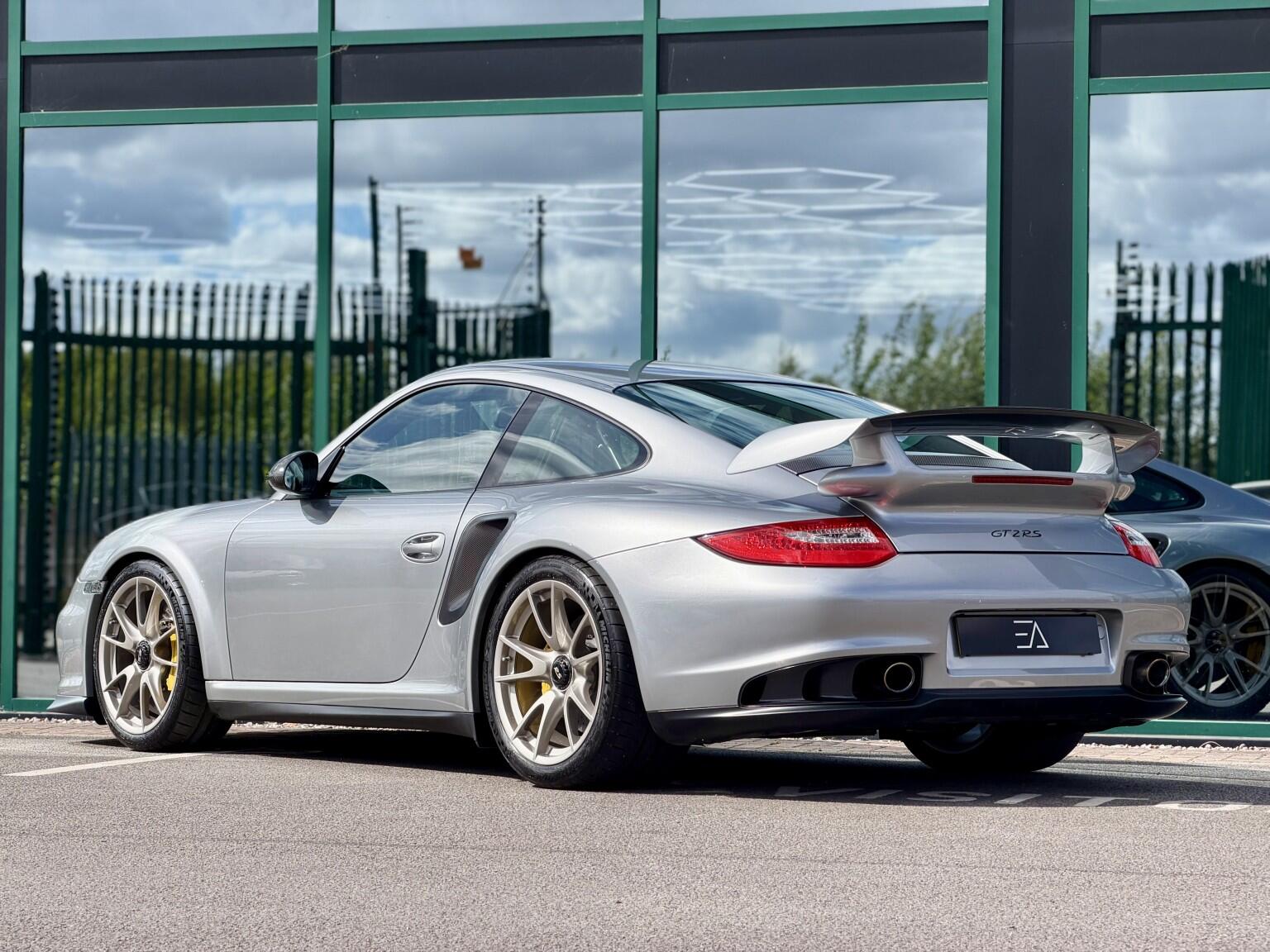 Porsche 911 view 31