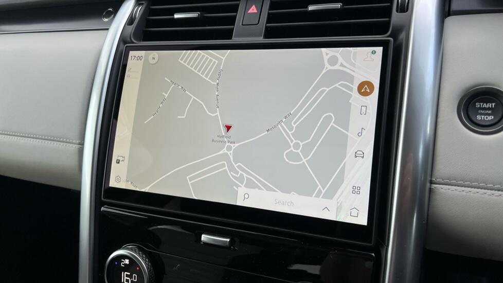 Land Rover Discovery view 11