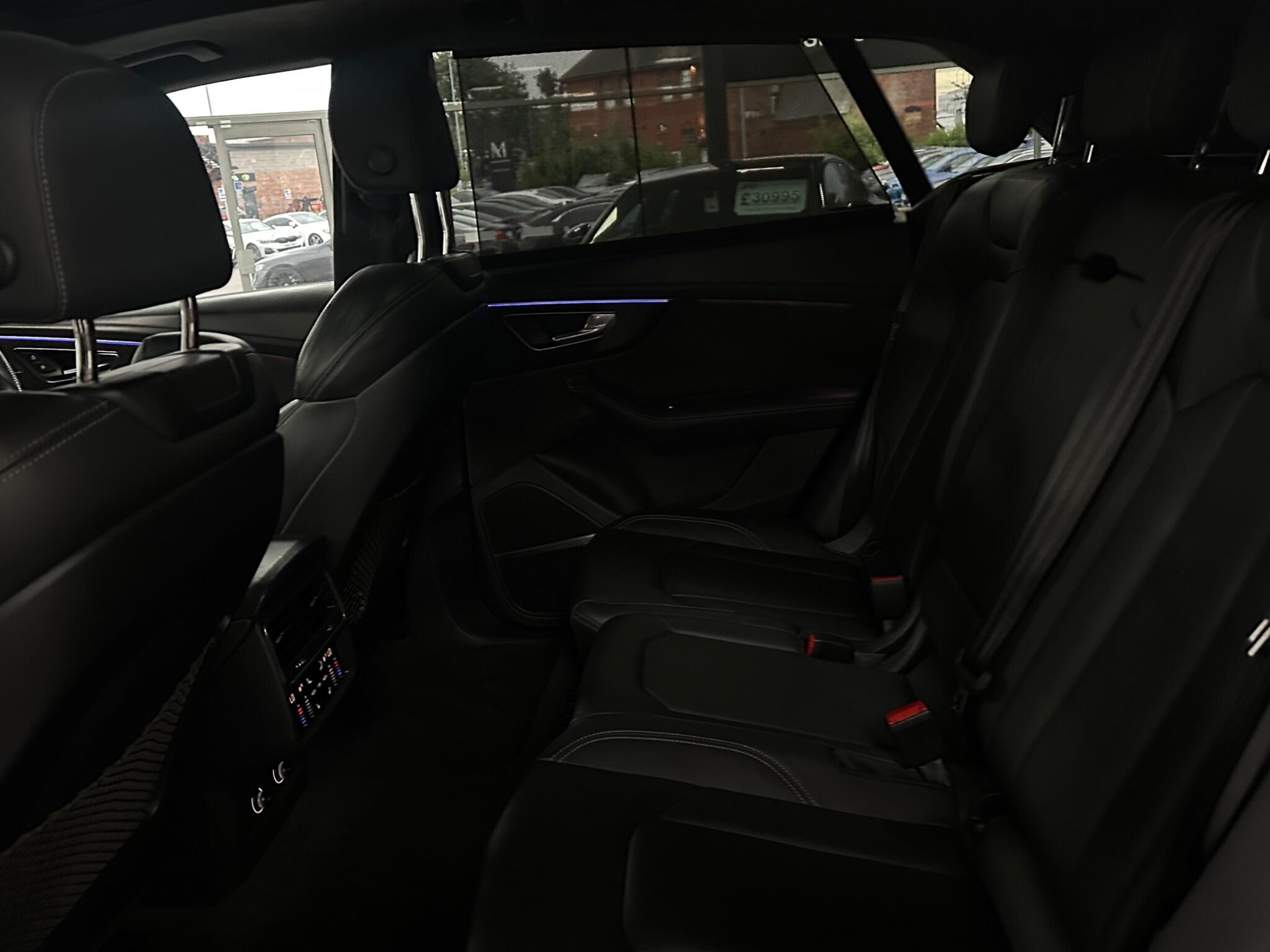 Audi Q8 view 39