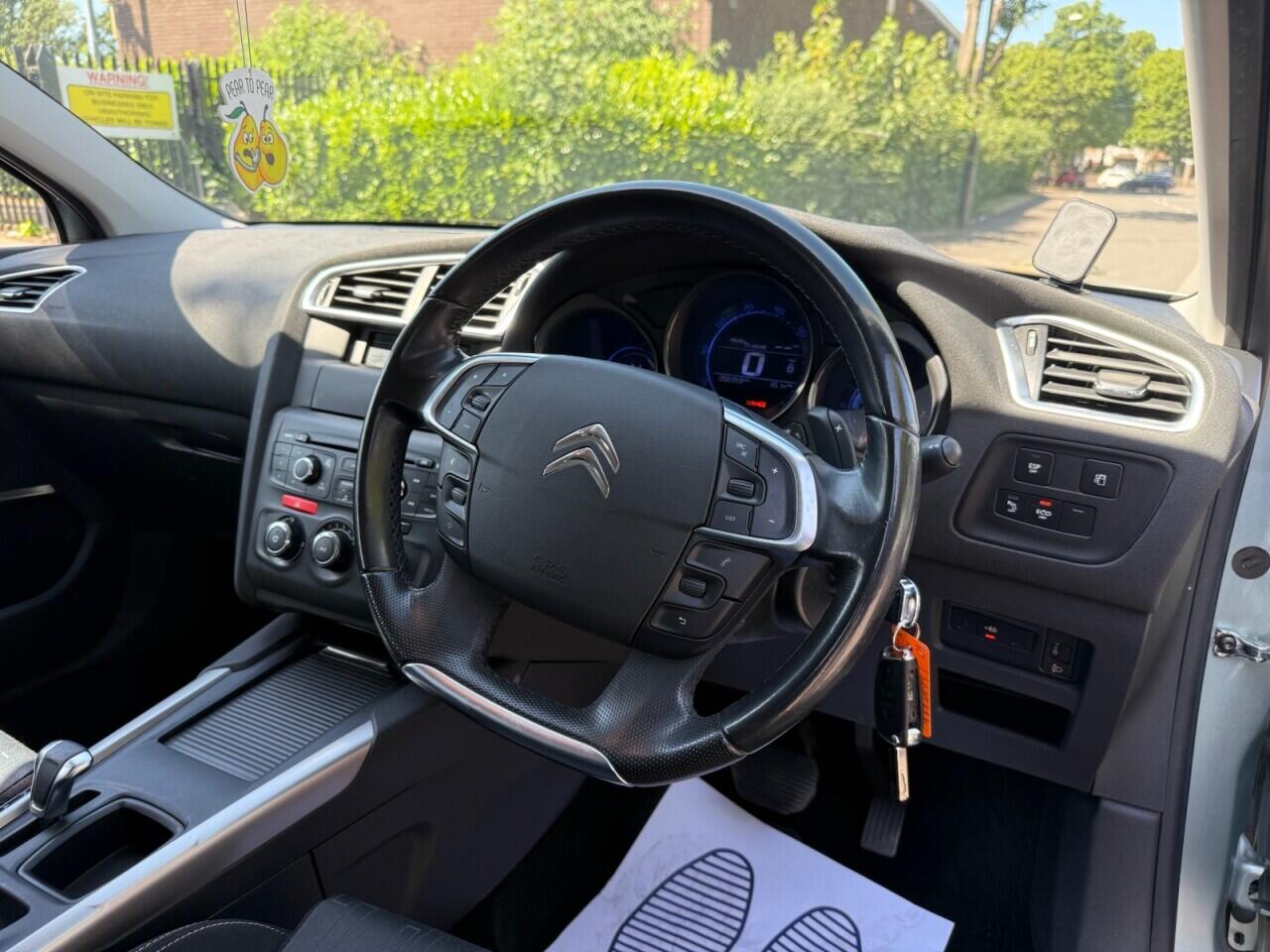 Citroen C4 view 9