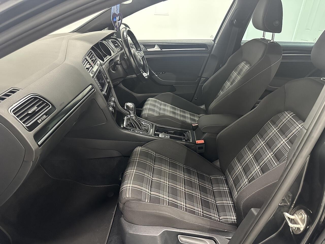 Volkswagen Golf view 23