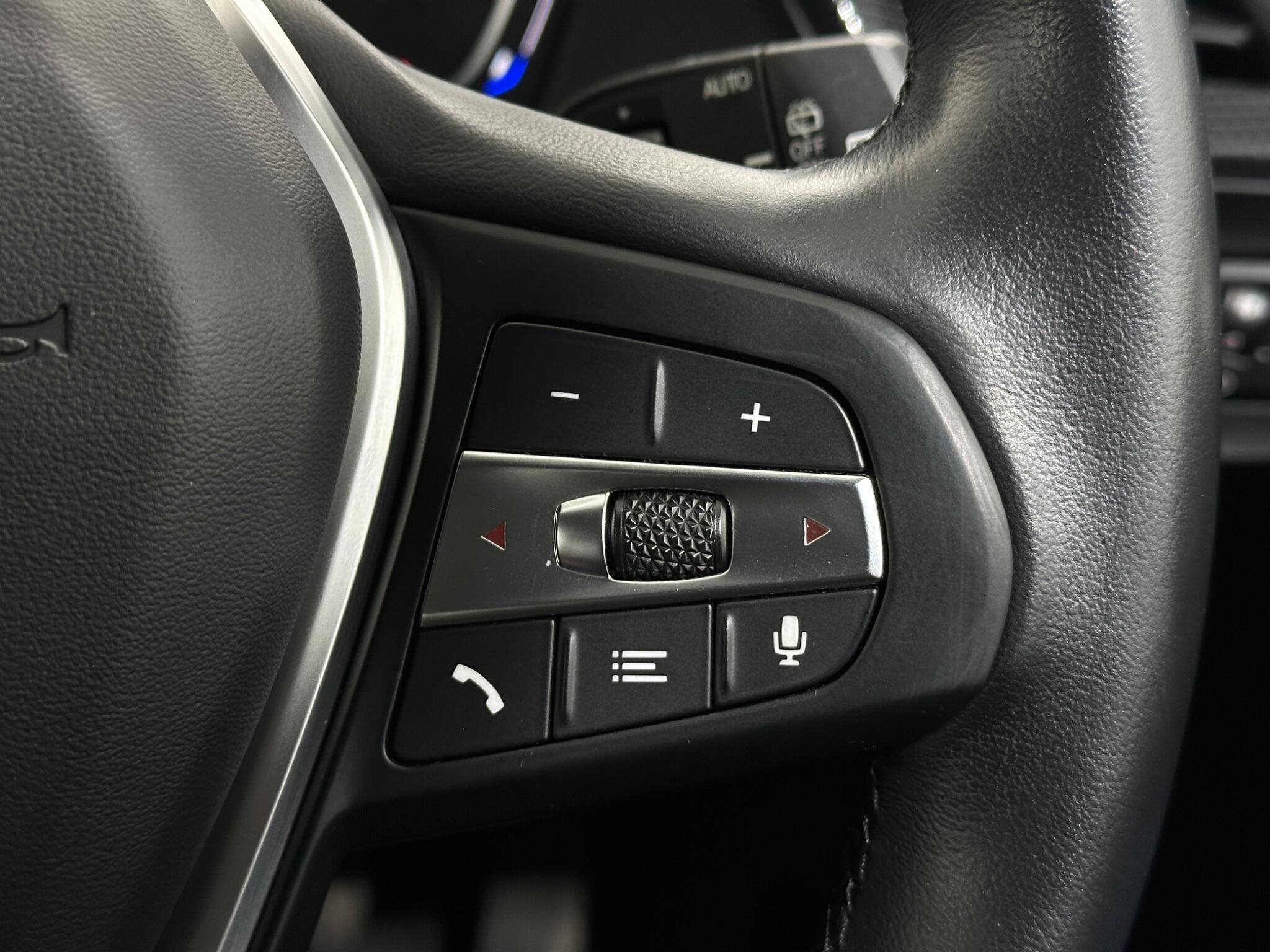 BMW 1 Series view 16
