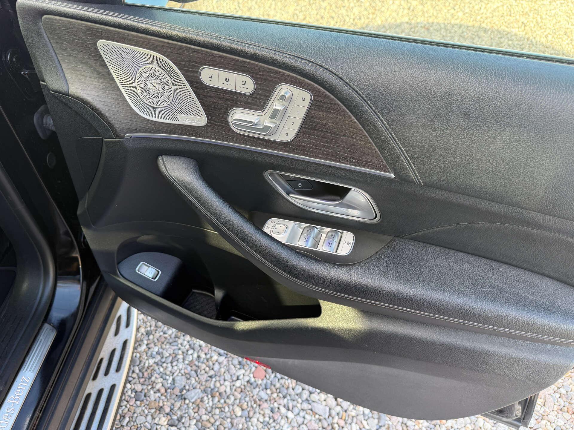 Mercedes-Benz GLS view 23