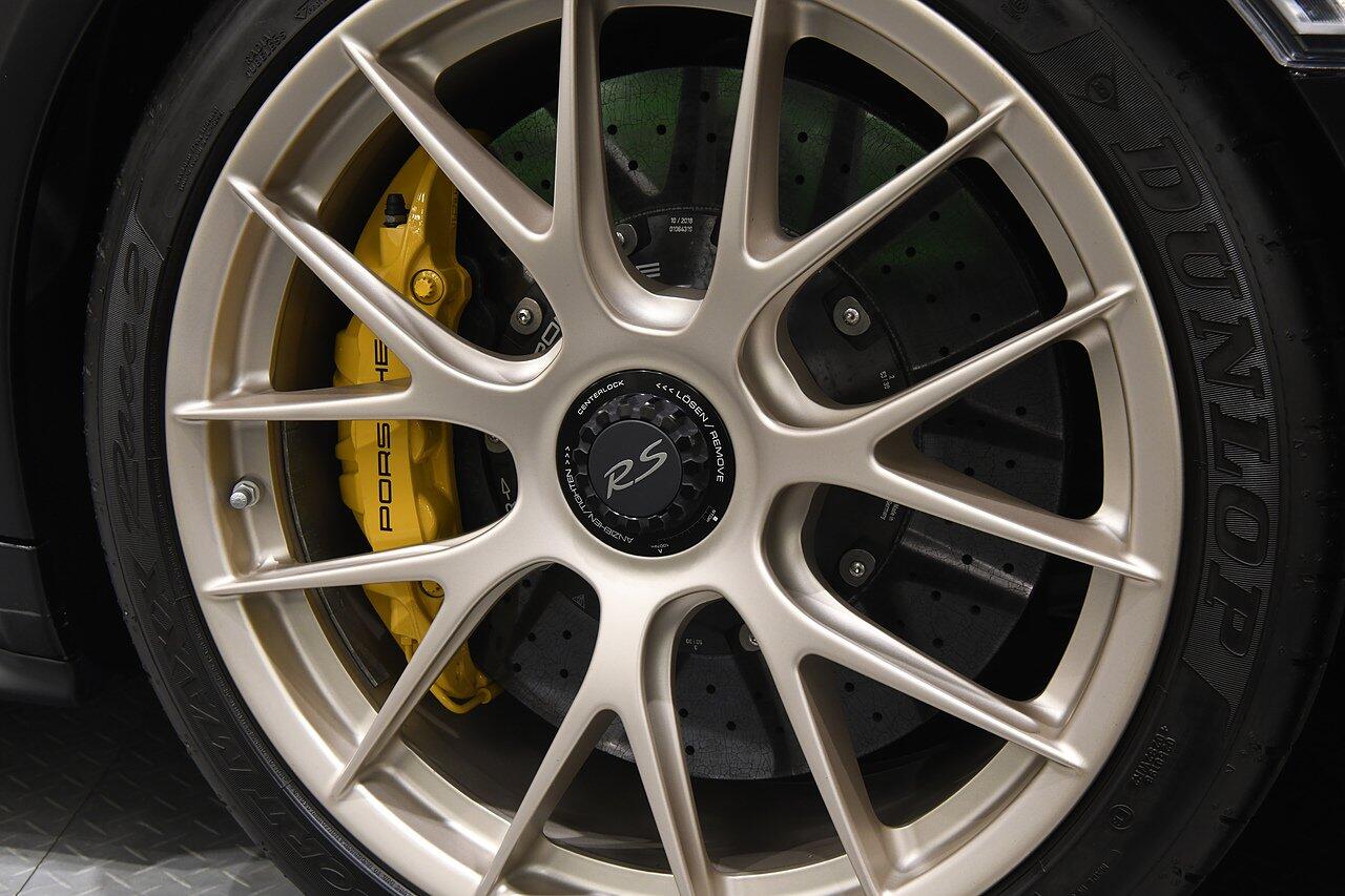 Porsche 911 view 51