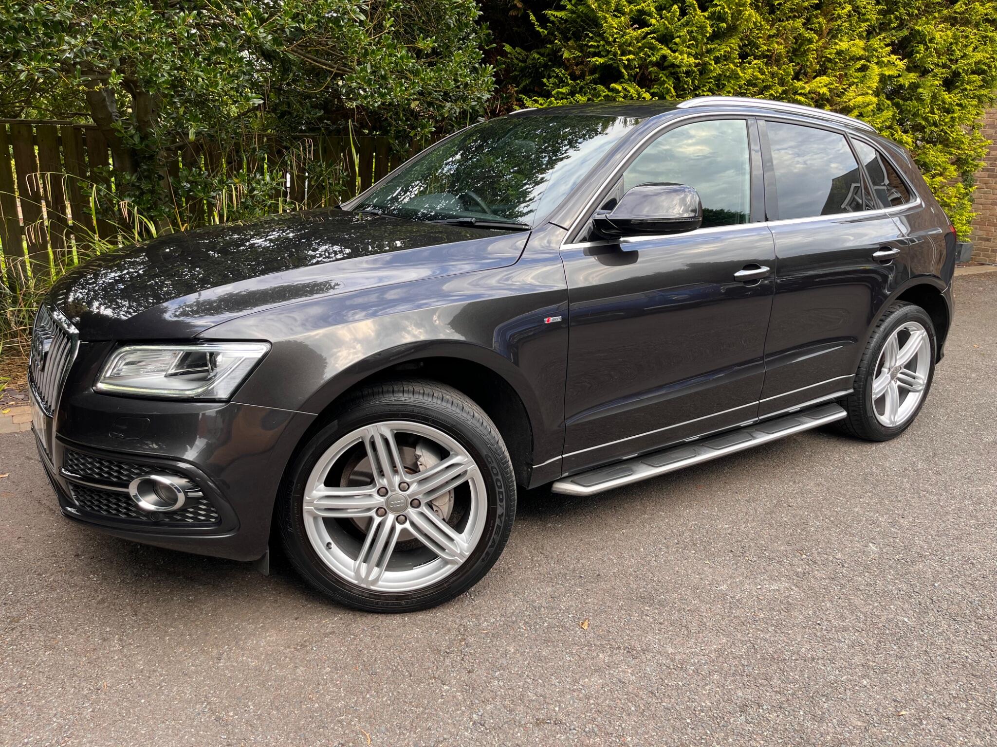 Audi Q5 view 4