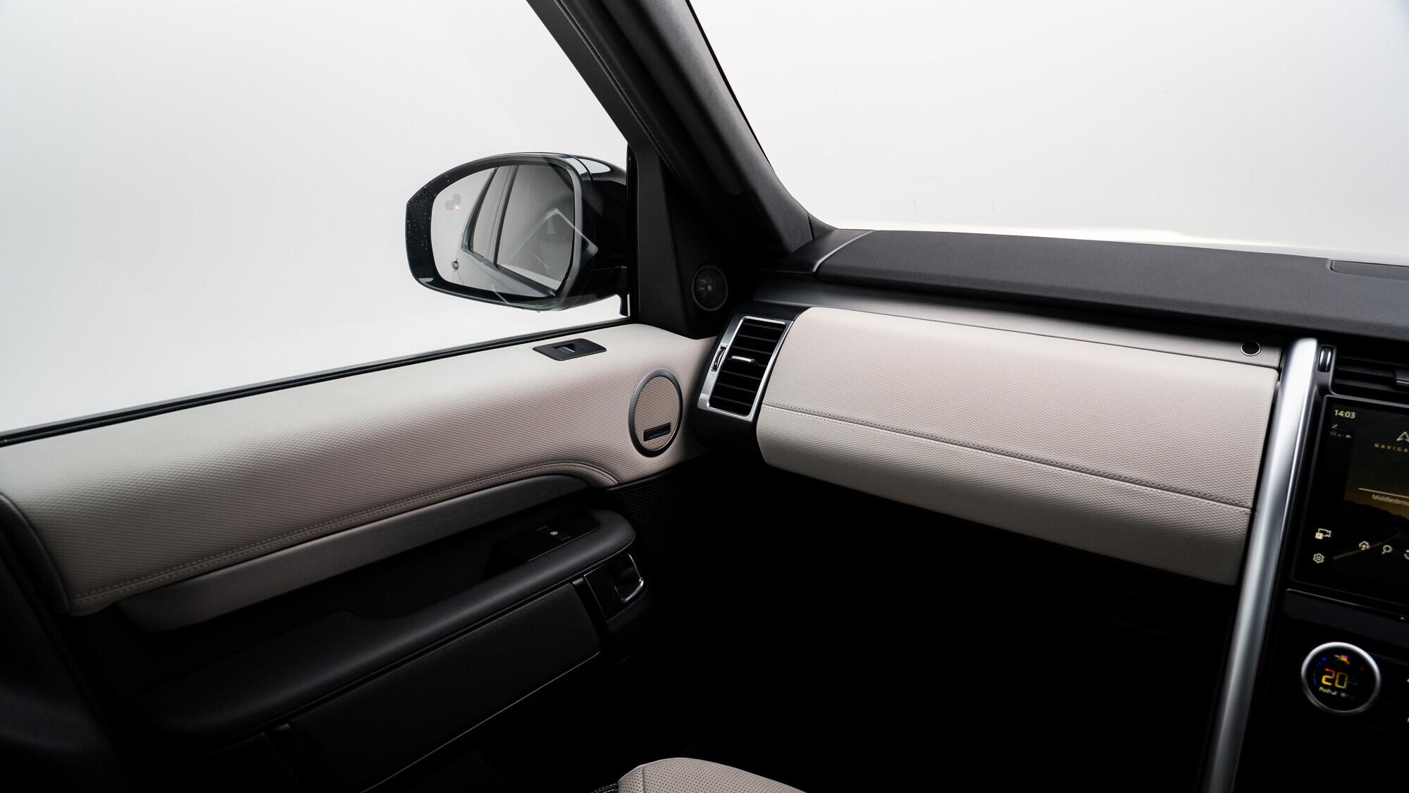 Land Rover Discovery 3 view 33