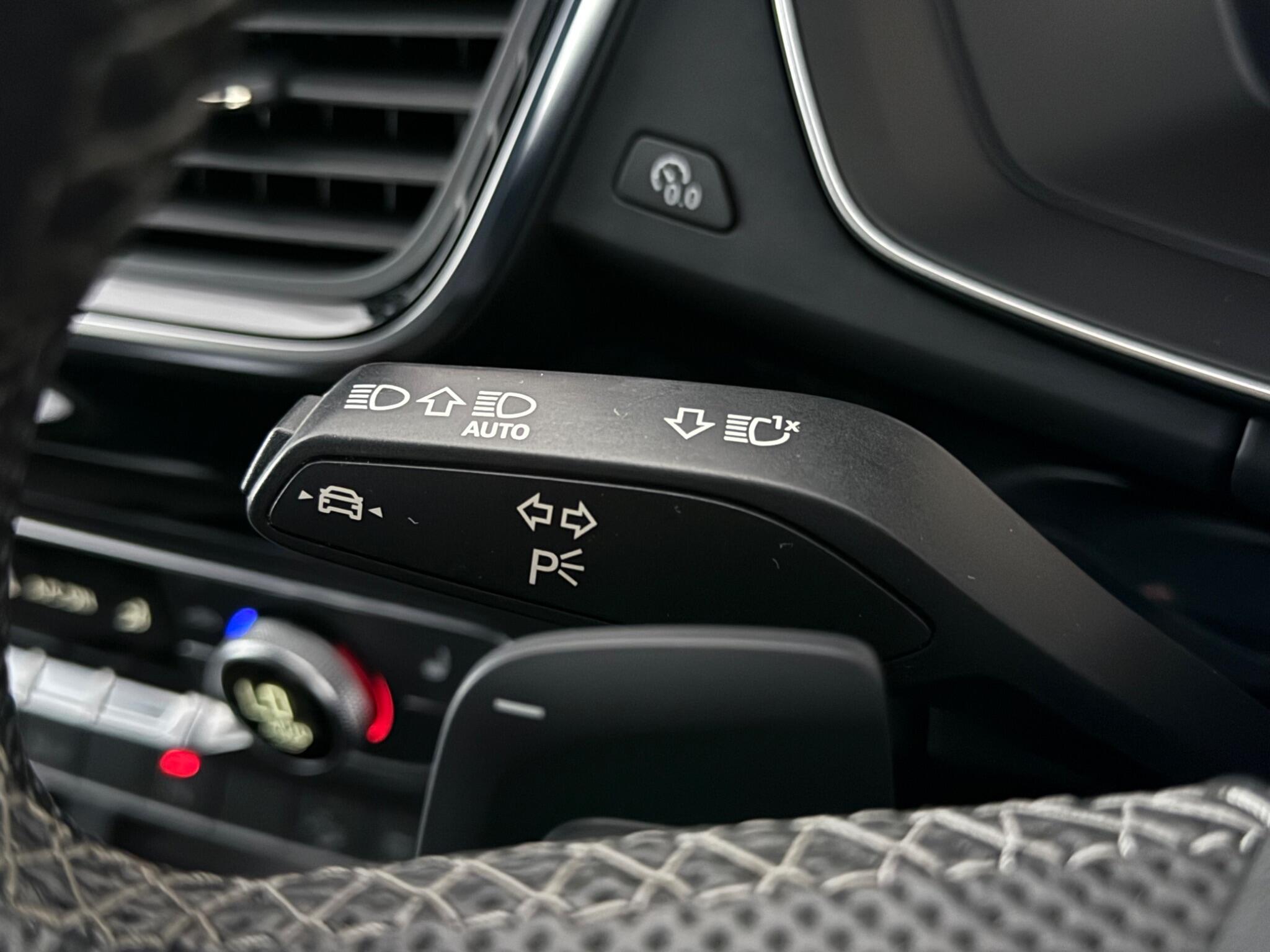 Audi Q5 view 18