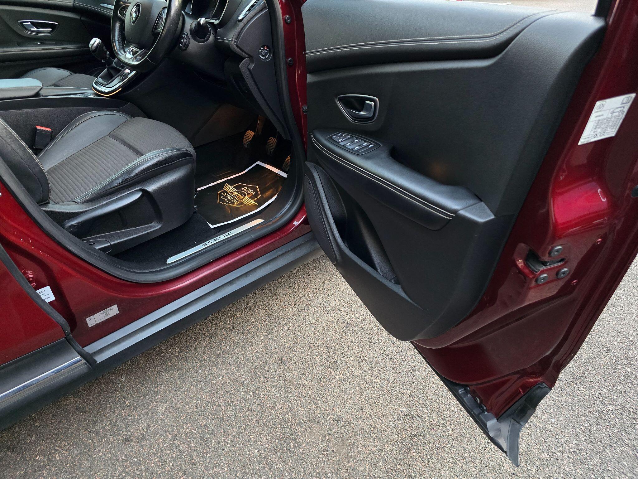 Renault Grand Scenic view 36