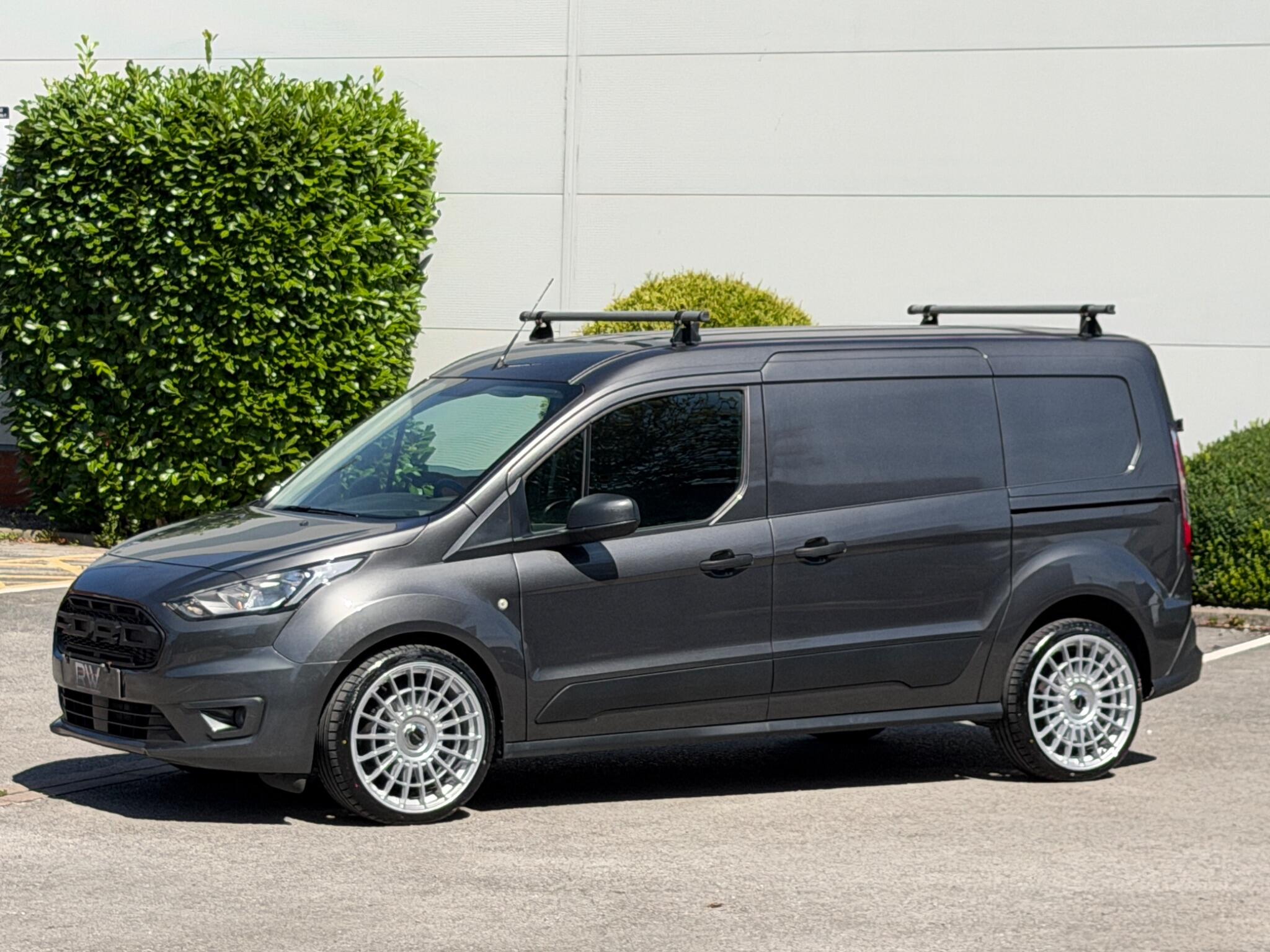 Ford Transit Connect view 16