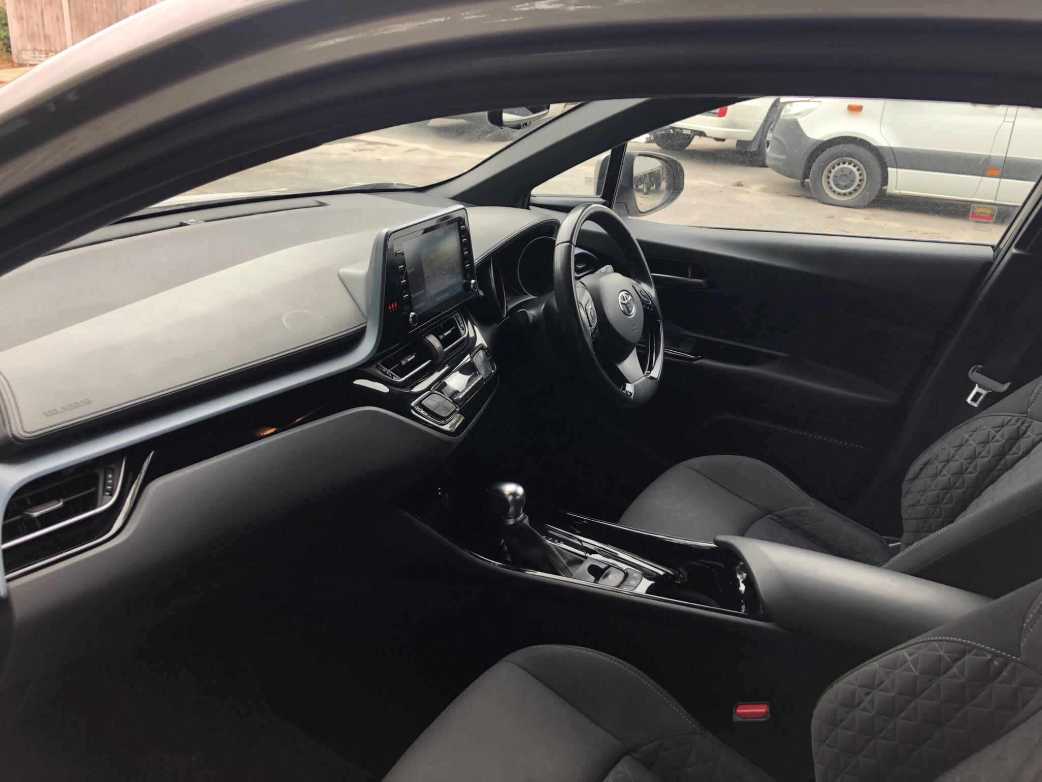 Toyota C-HR view 14