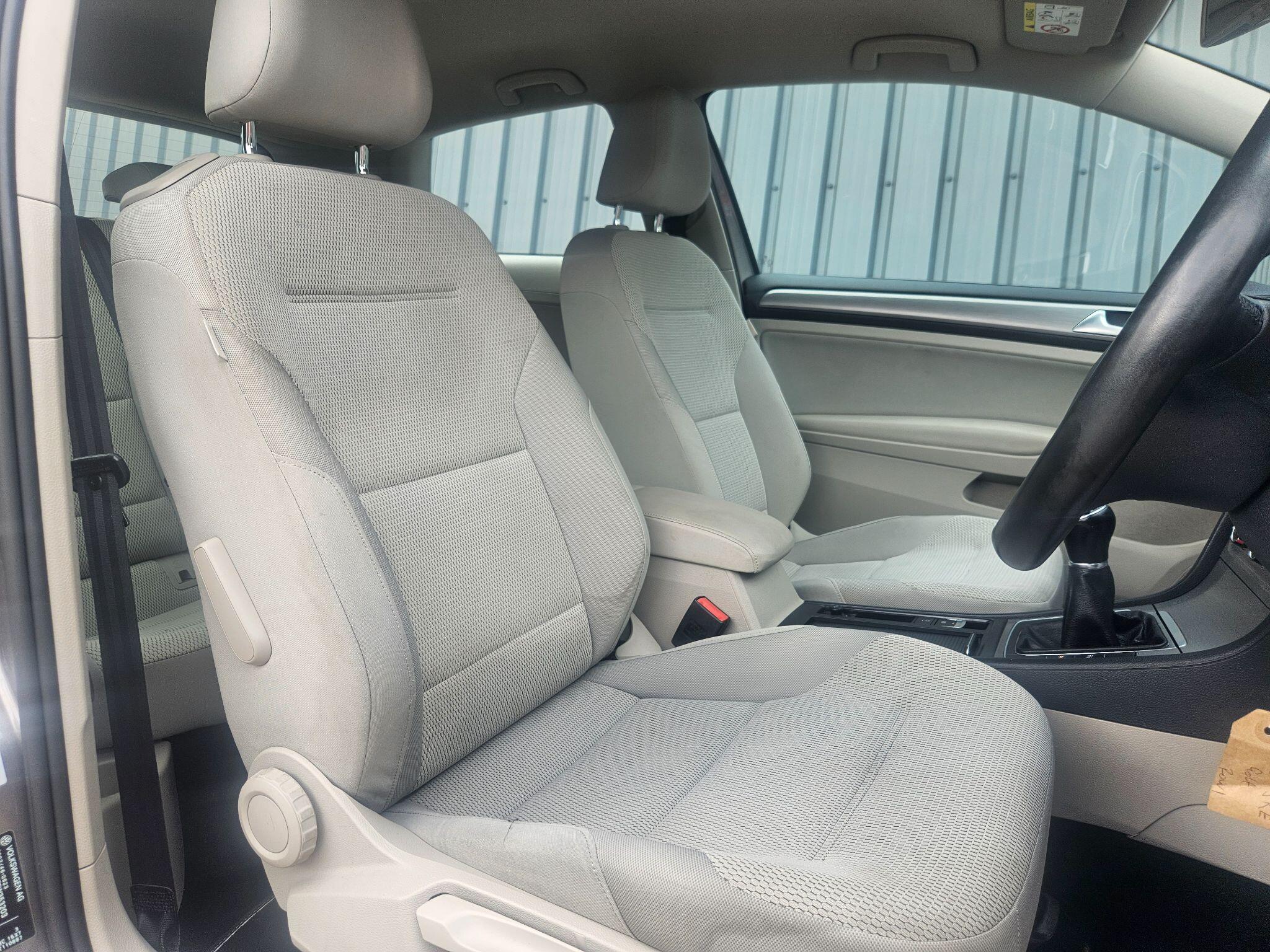 2015 Volkswagen Golf image 18