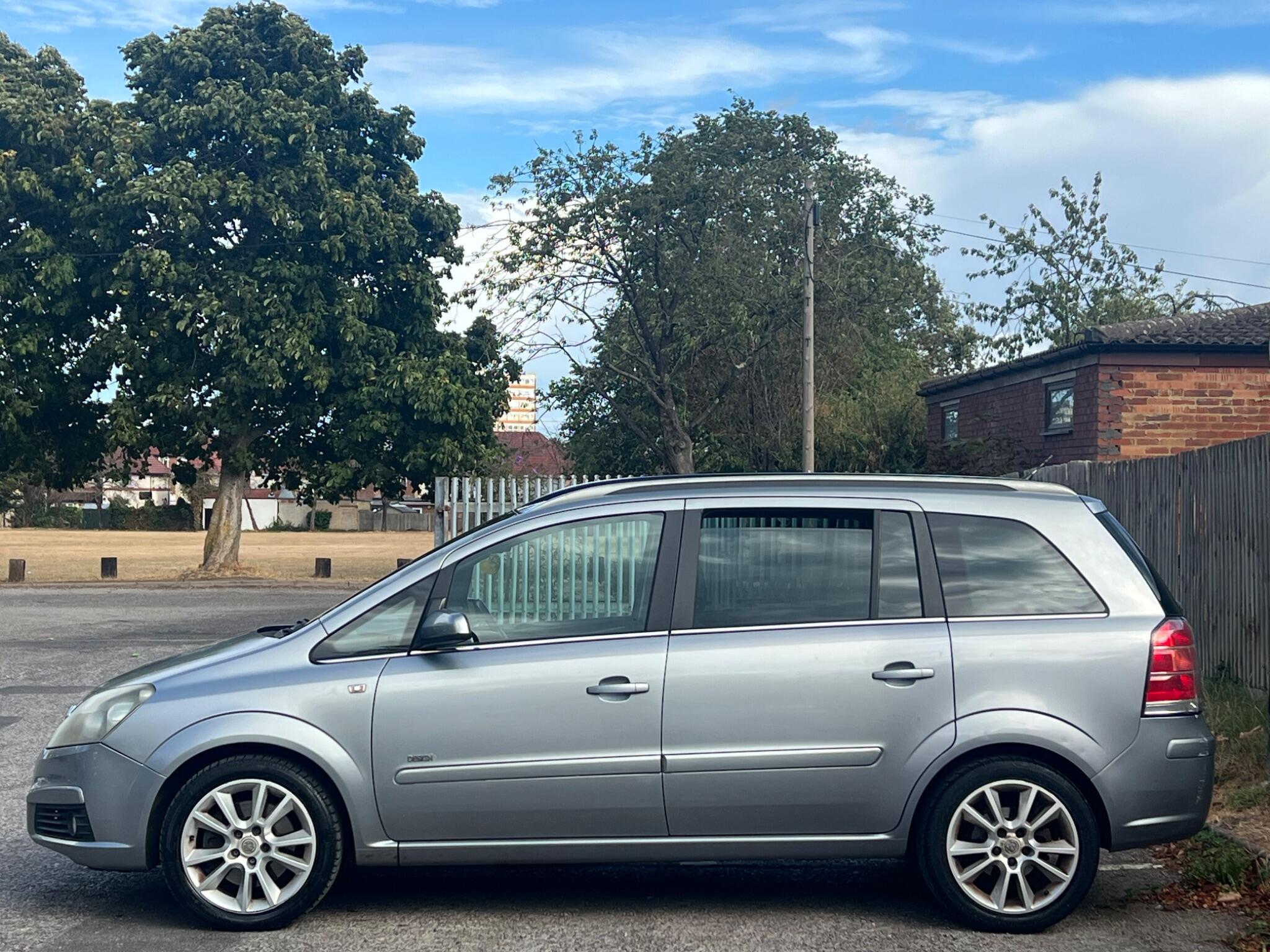 Vauxhall Zafira view 6