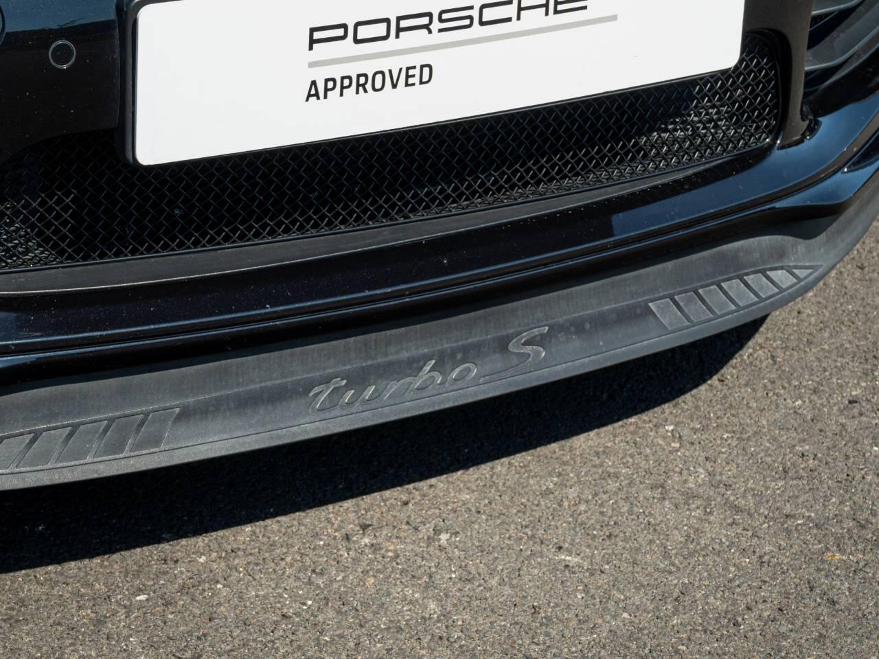 Porsche 911 view 18