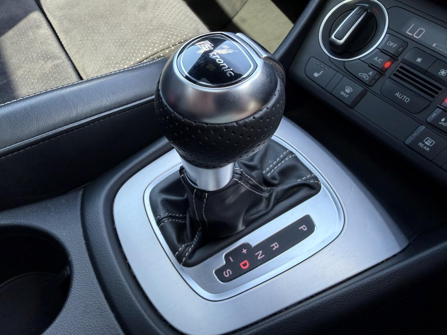 Audi Q3 view 23