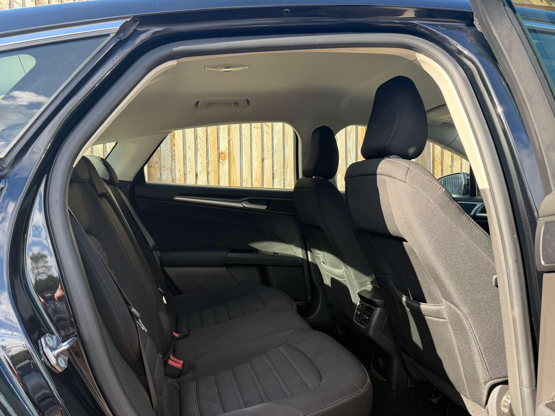 Ford Mondeo view 20