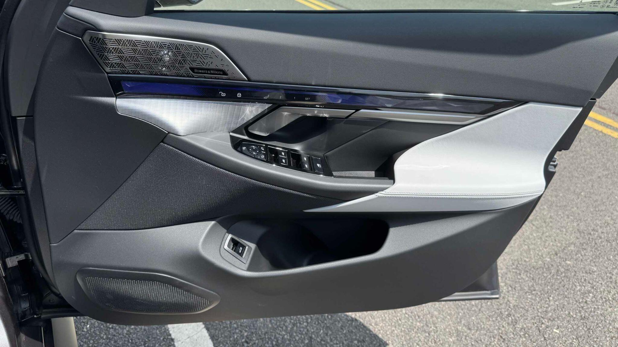 BMW M5 view 24