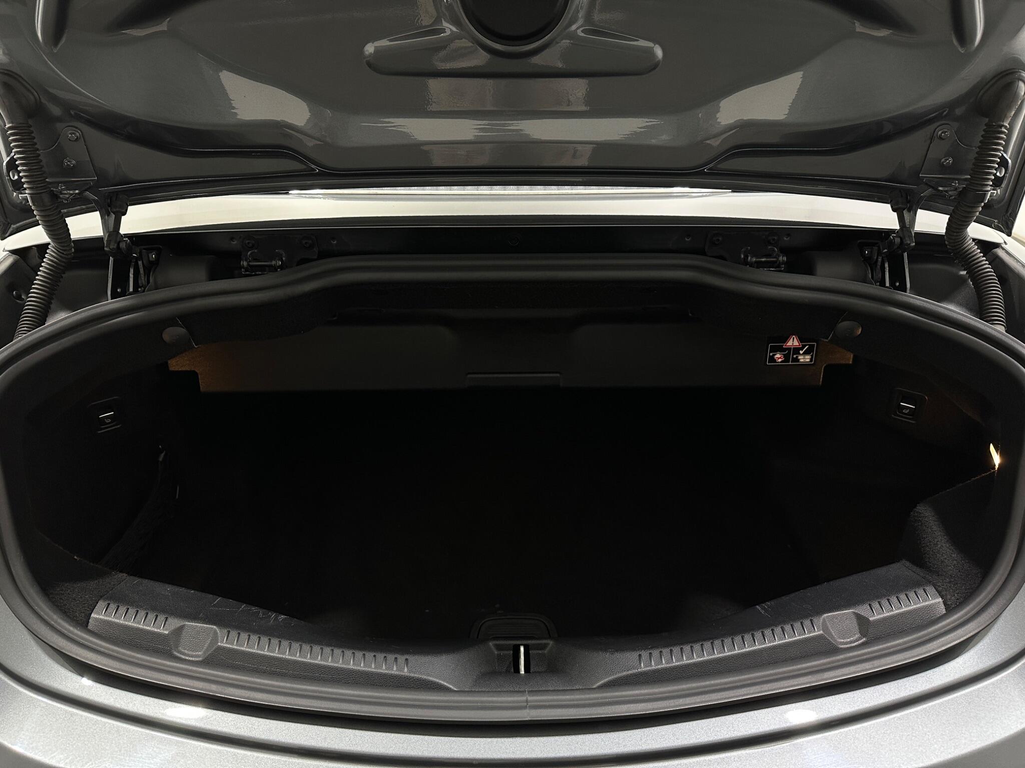 Mercedes-Benz E-Class view 44