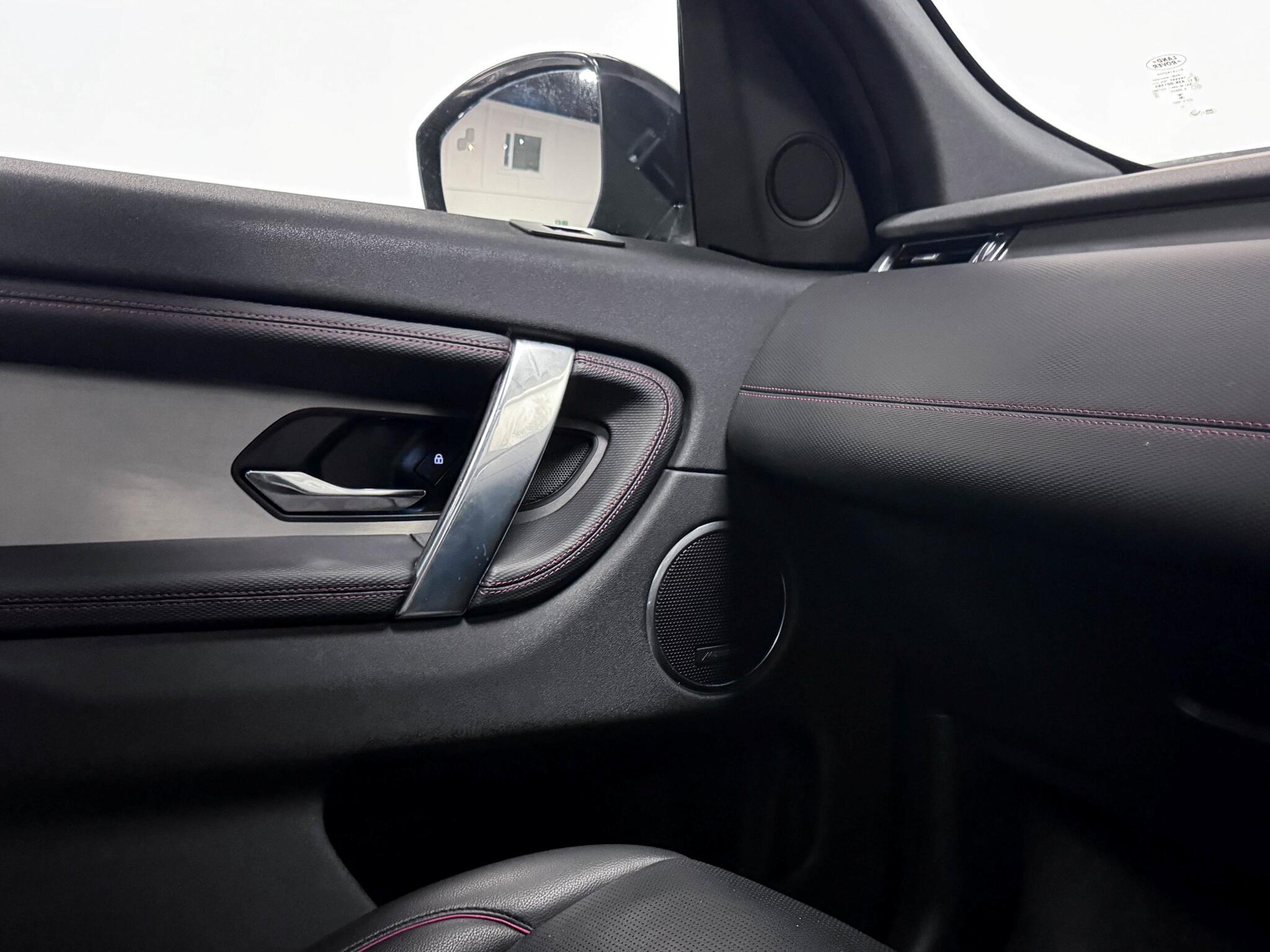 Land Rover Discovery Sport view 34