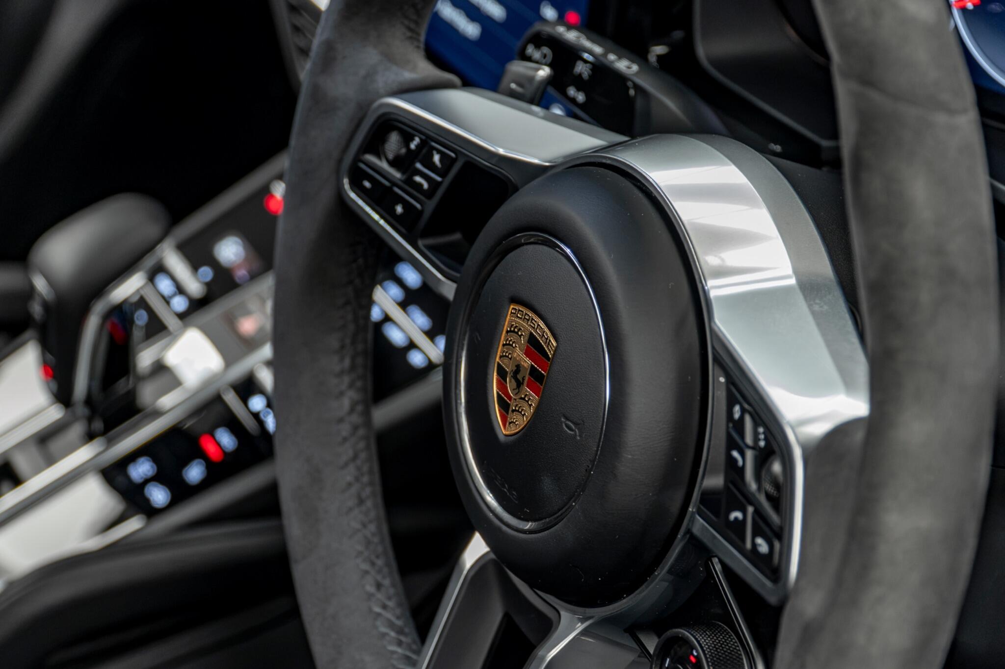 Porsche Cayenne view 36