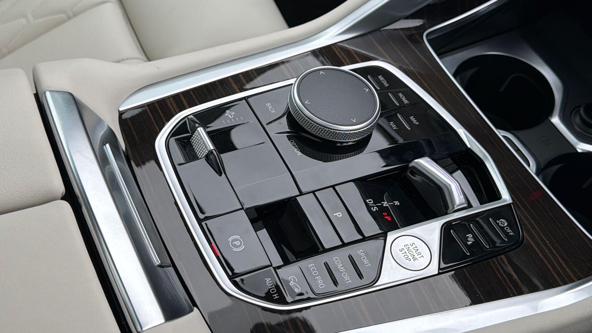 BMW X6 view 10