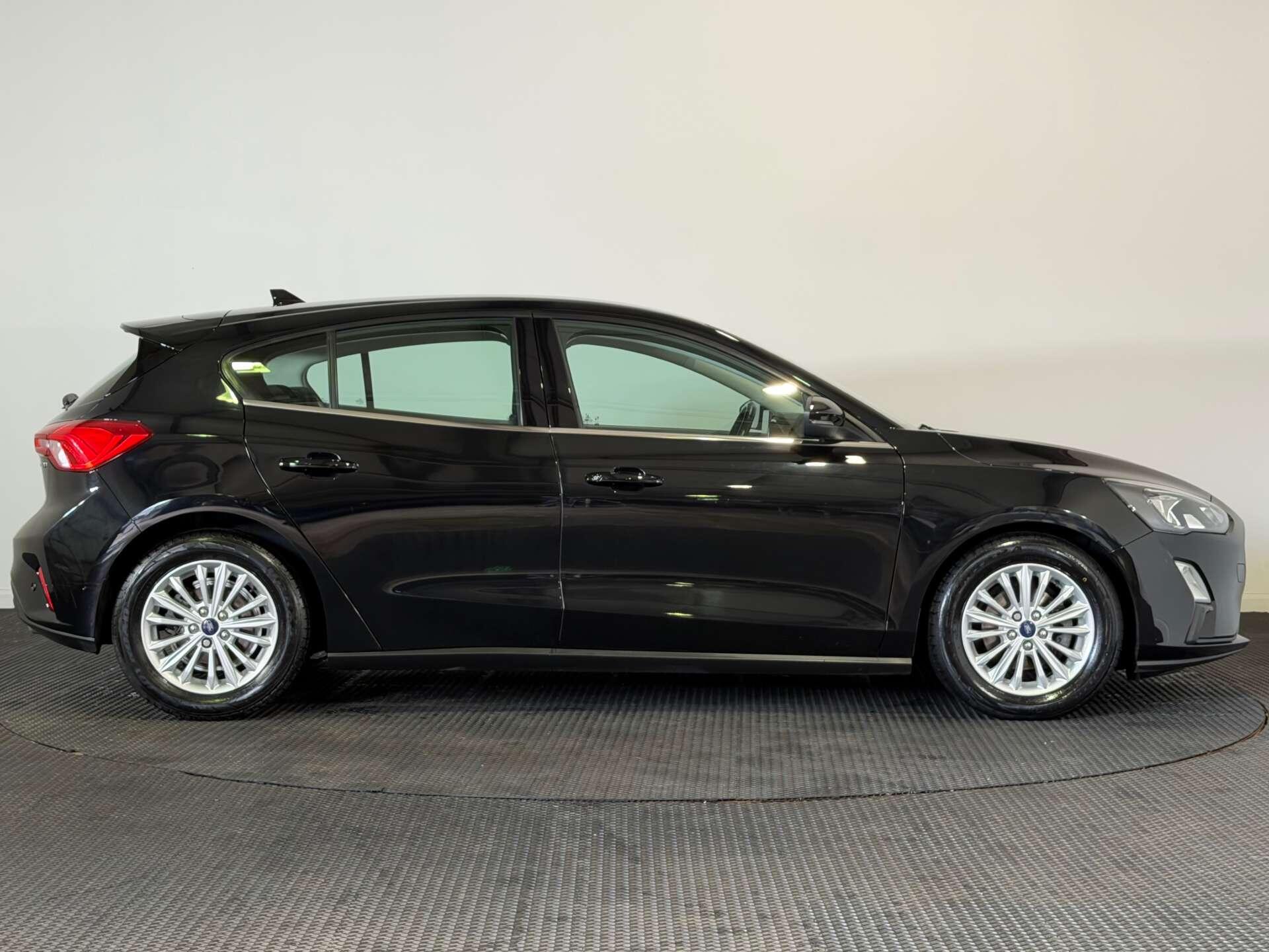 Ford Focus view 8