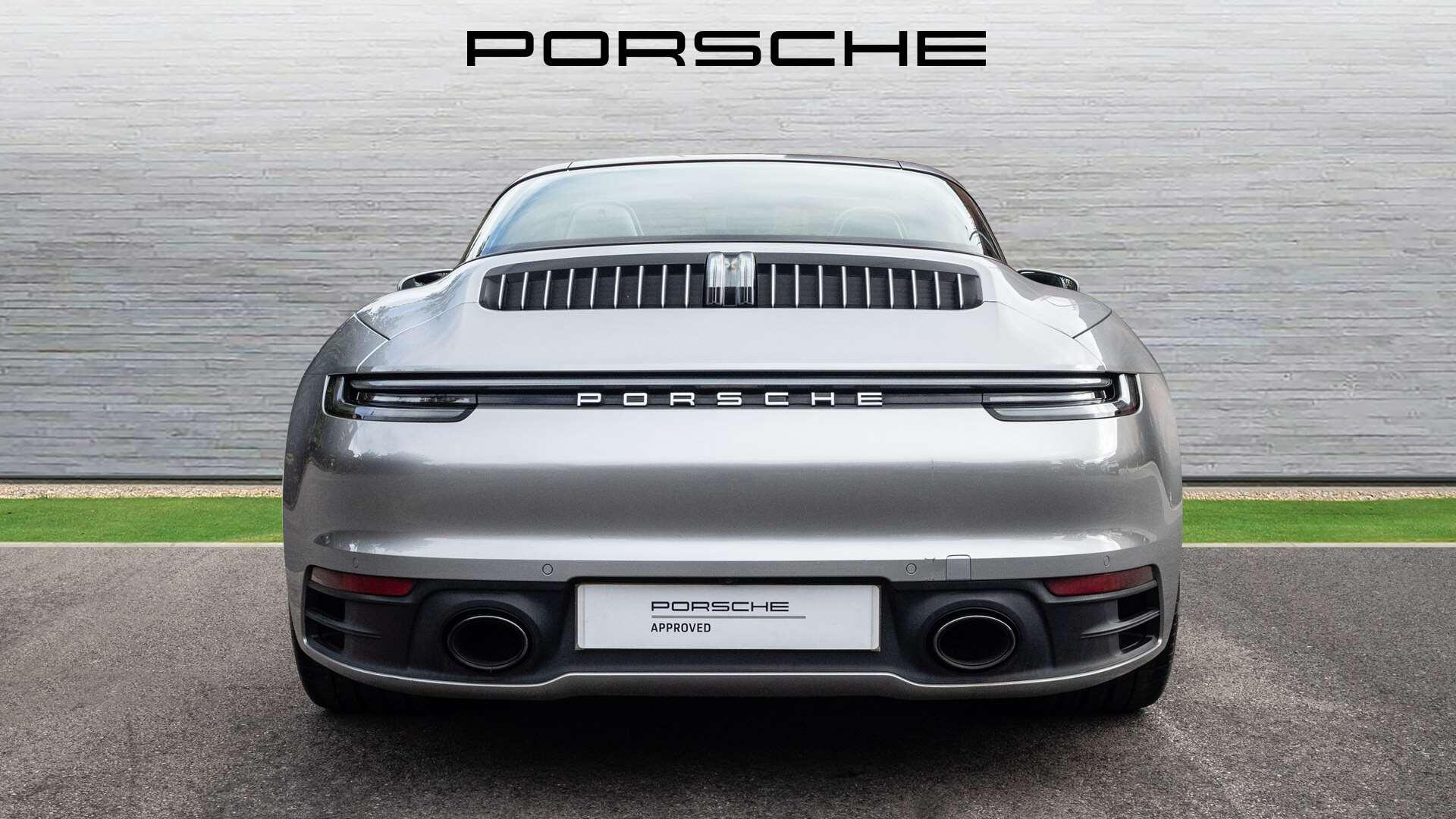 Porsche 911 view 5