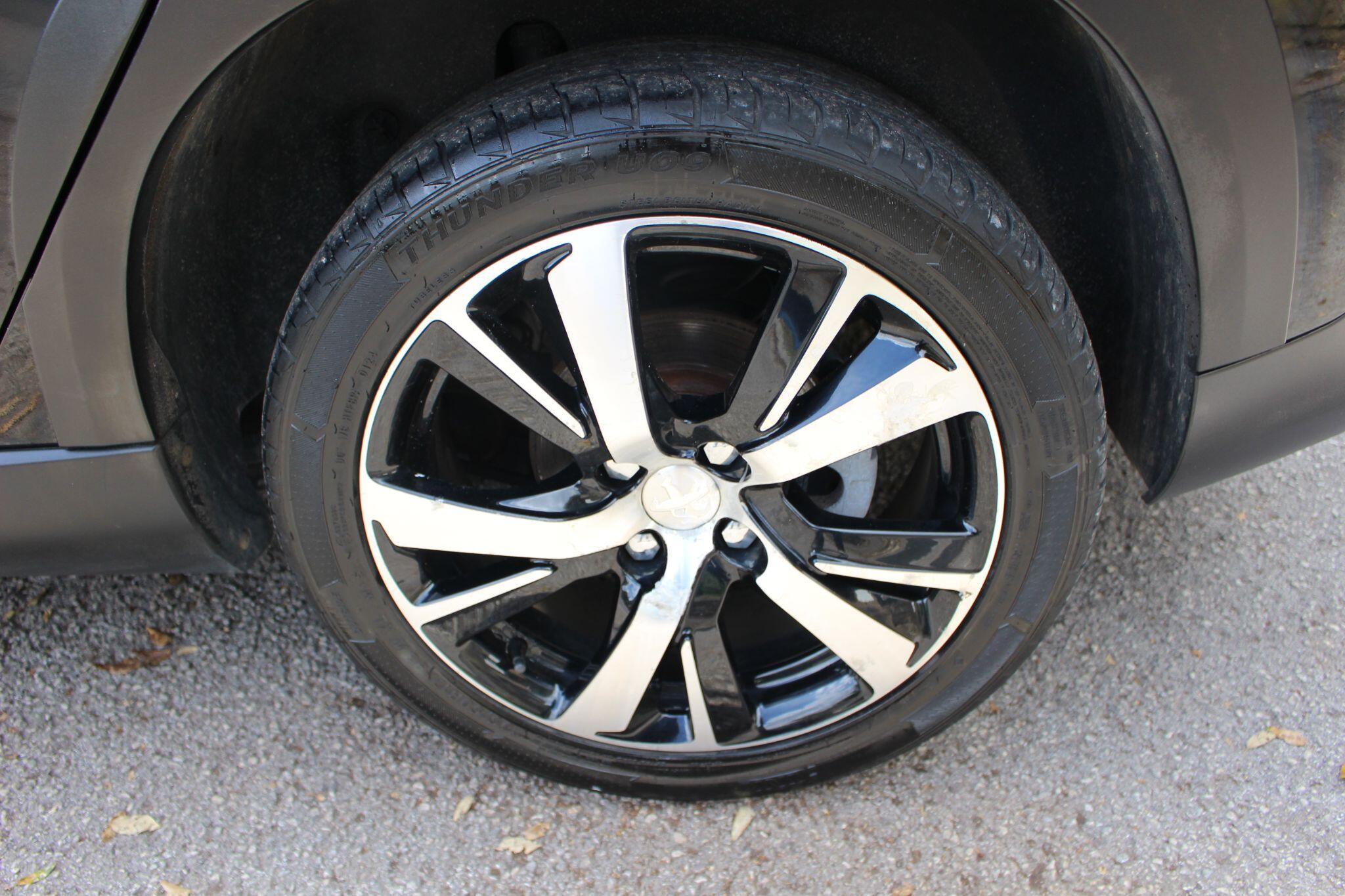 Peugeot 2008 view 16