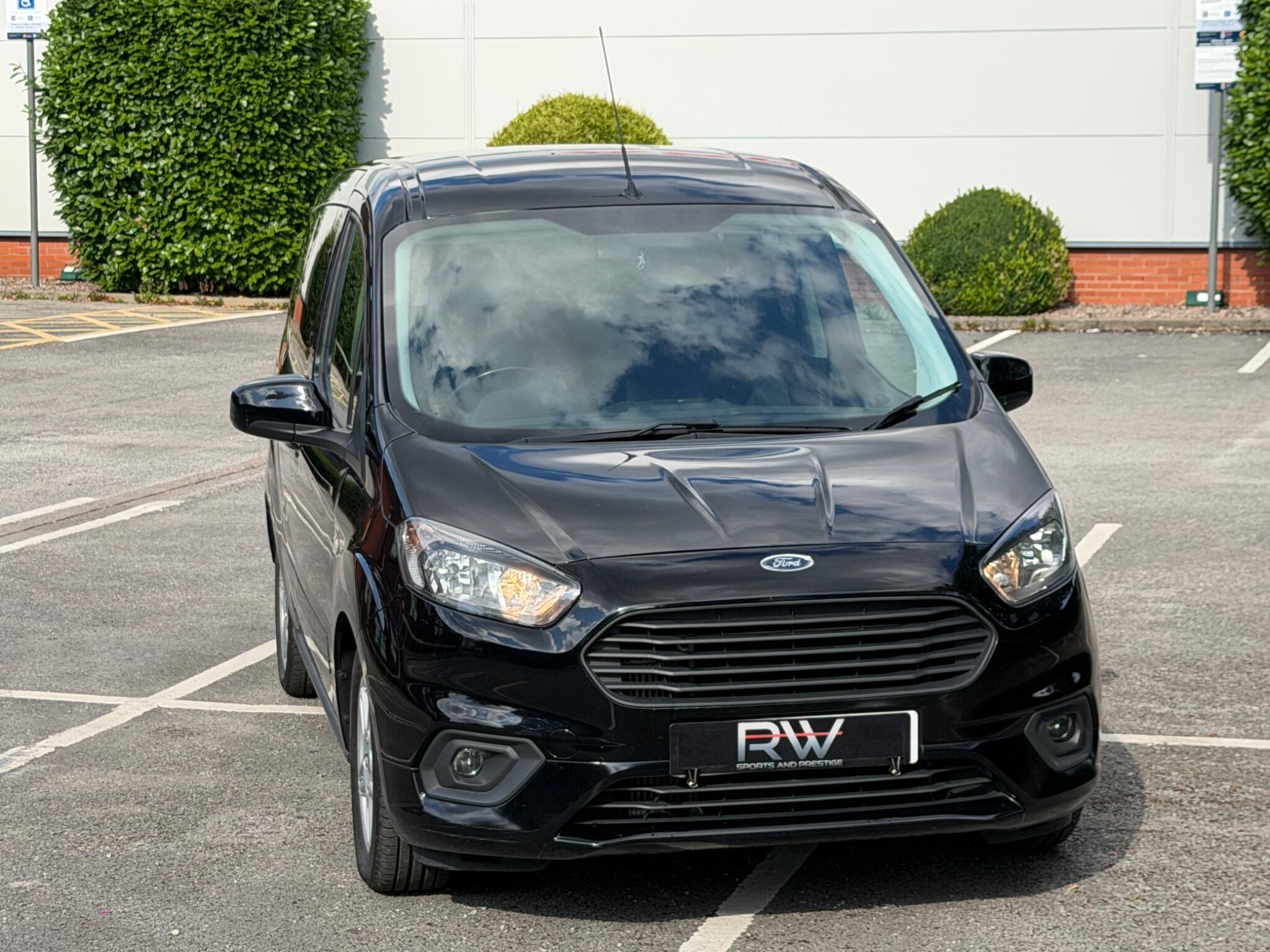 Ford Tourneo Courier view 9