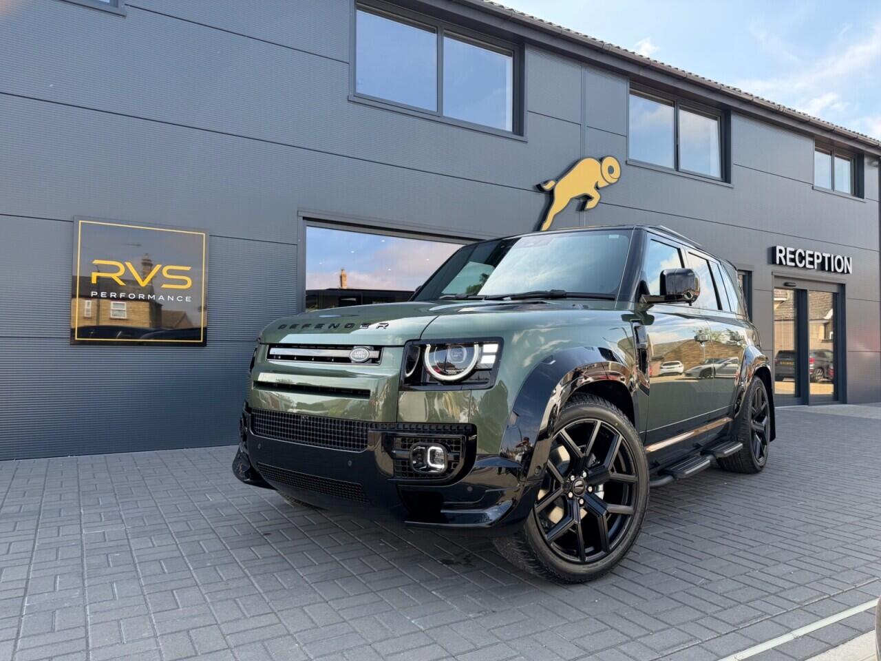 Land Rover Defender 110 main image