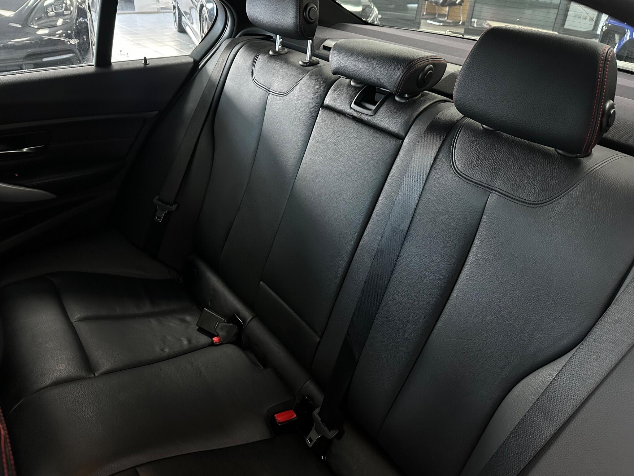 BMW 3 Series view 27