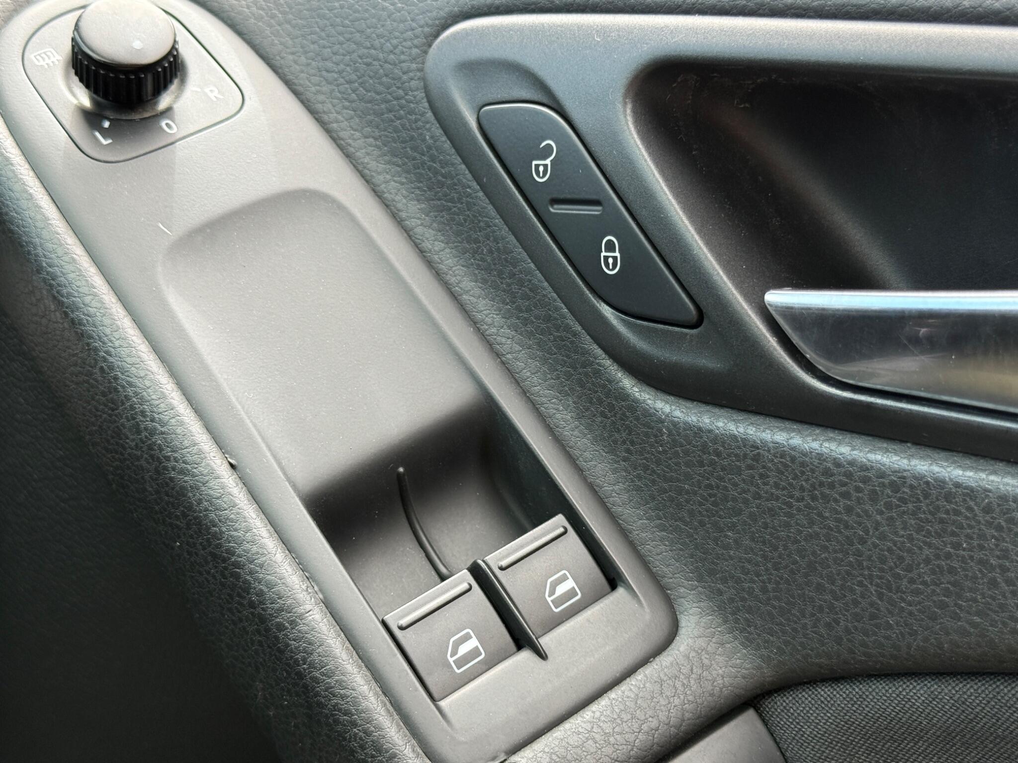 Volkswagen Golf - Image 48