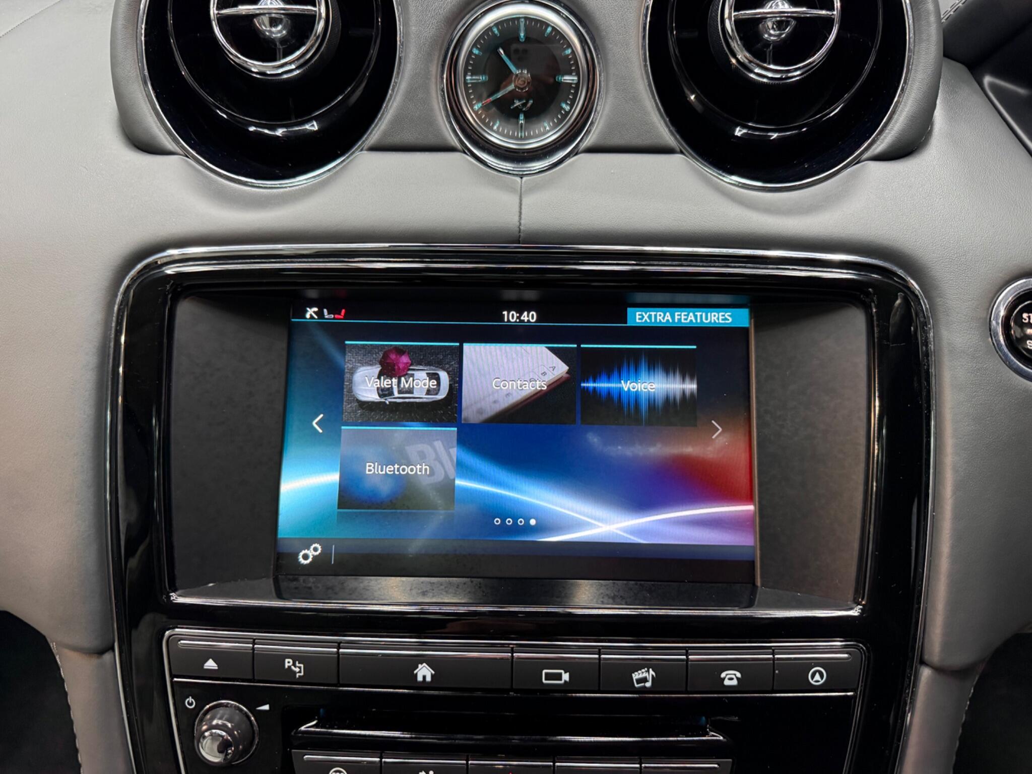 Jaguar XJ view 19