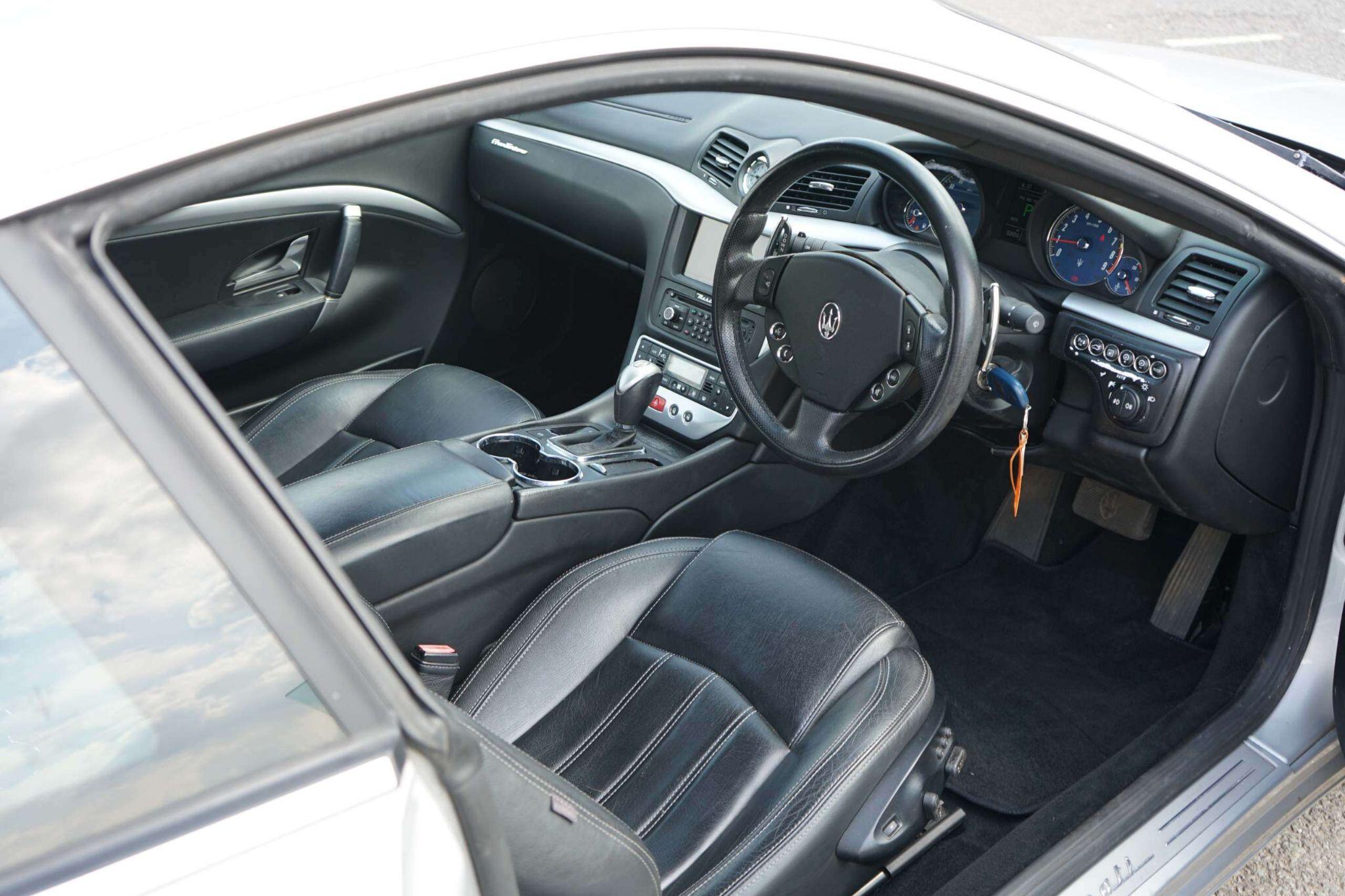 Maserati Granturismo view 13