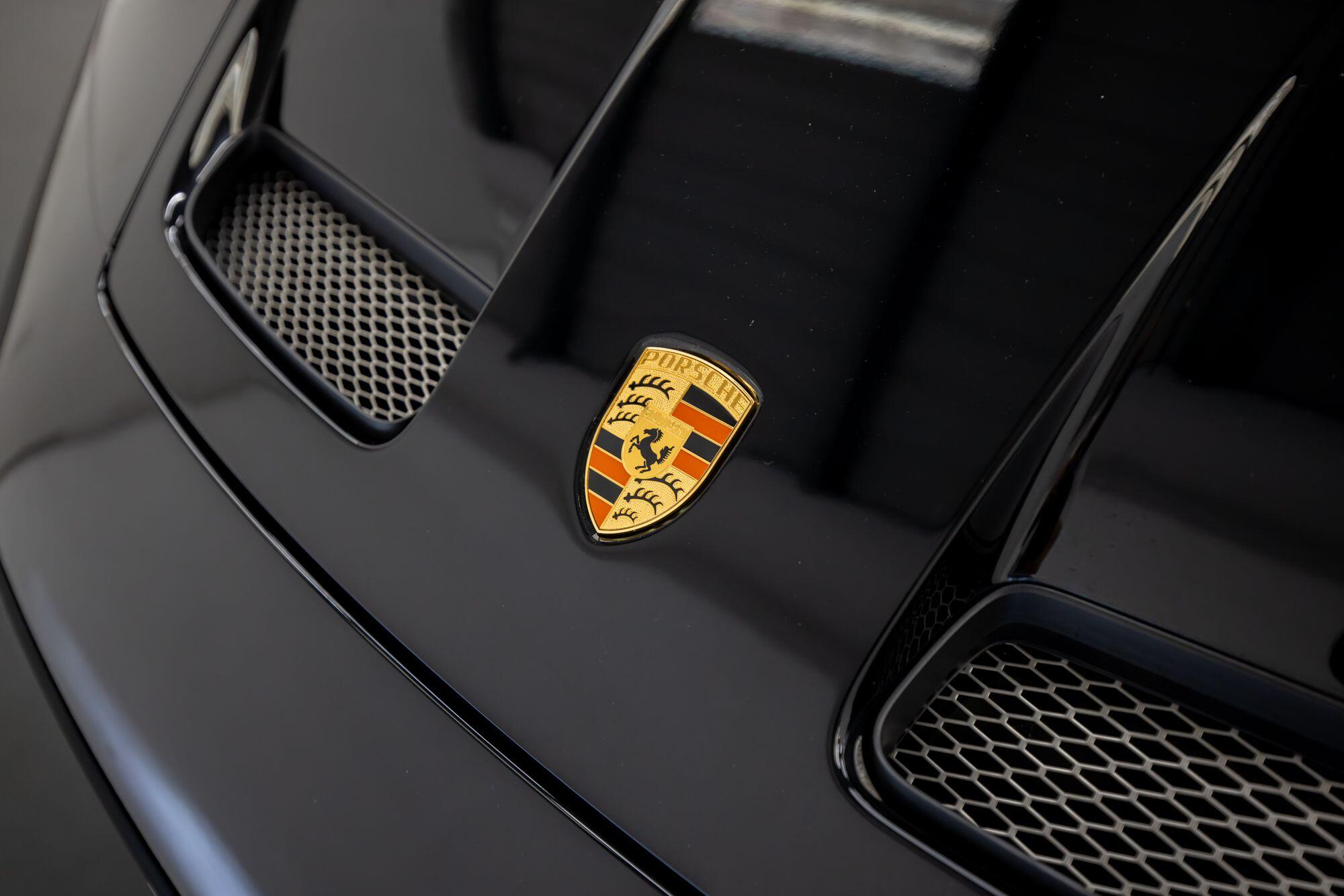 Porsche 911 view 23