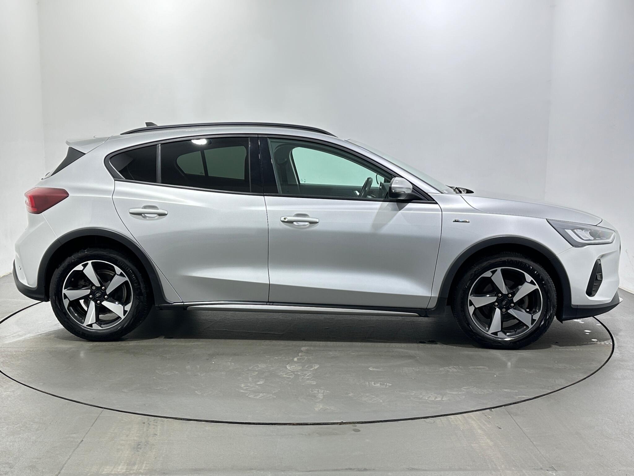 Ford Focus view 9