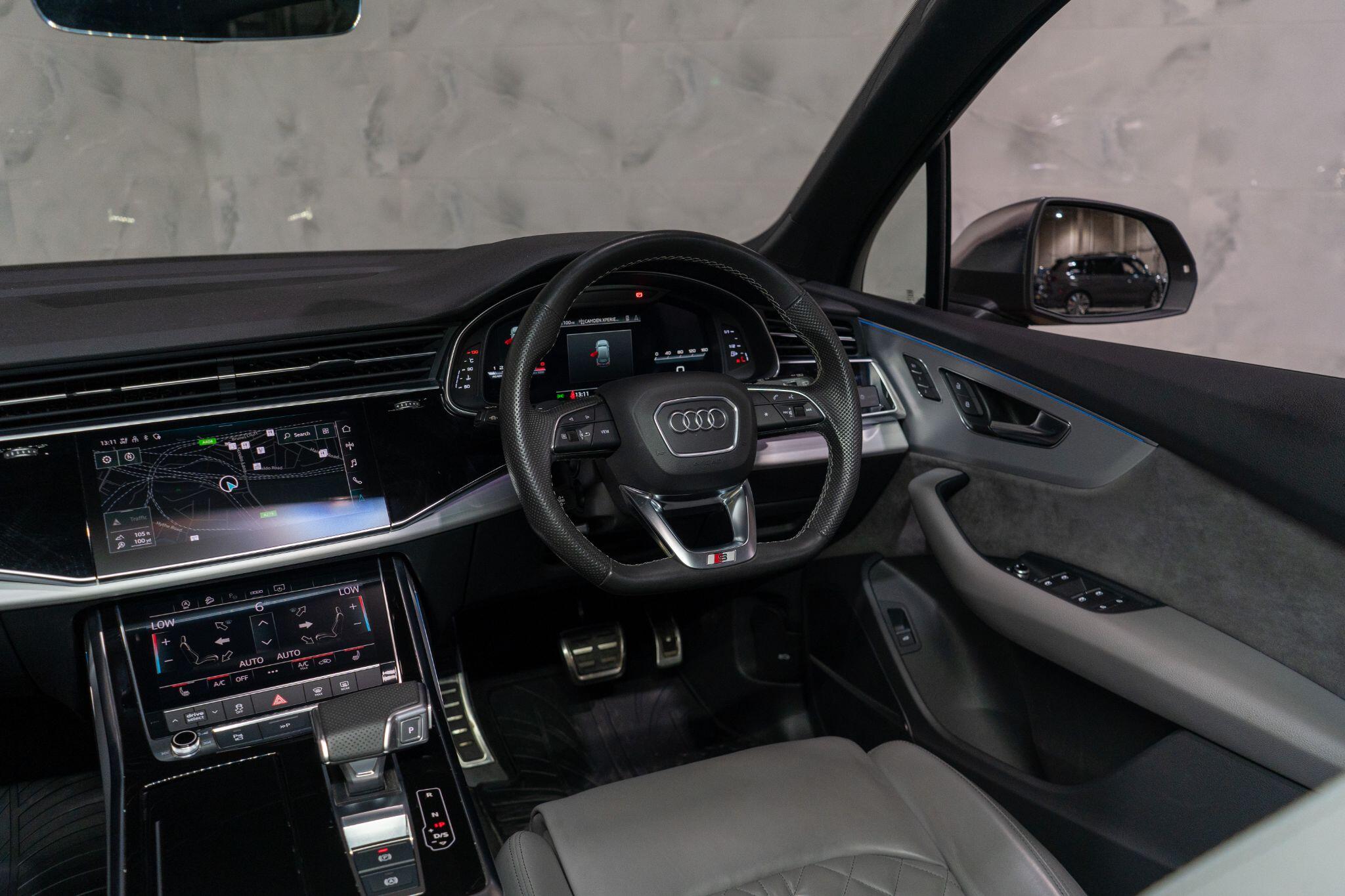 Audi SQ7 view 13